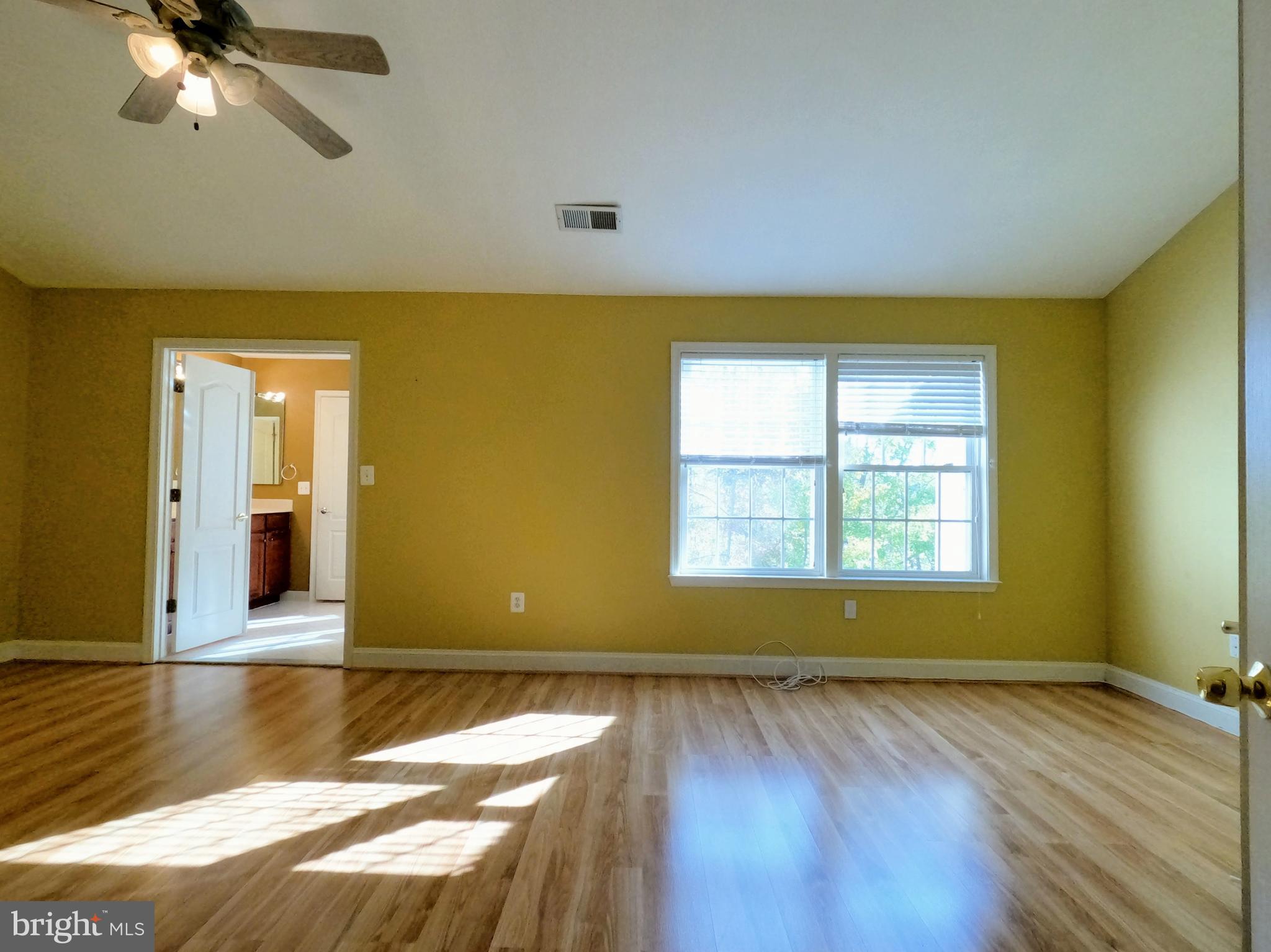 FAIRFAX CENTER LANDBAY - Residential Lease