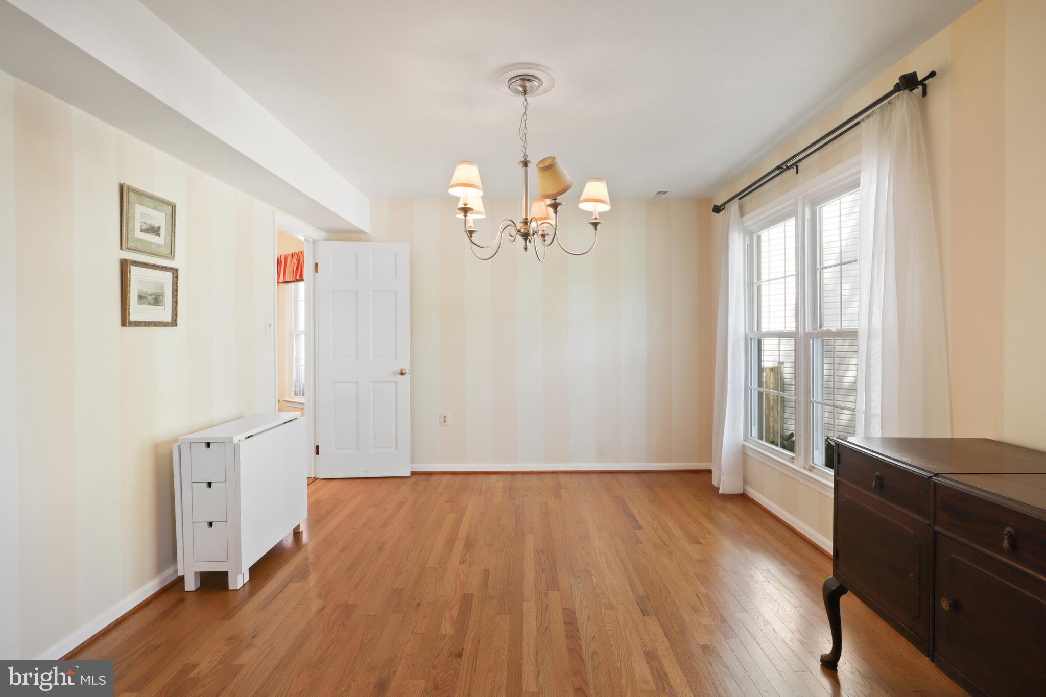 KINGSTON CHASE - Residential