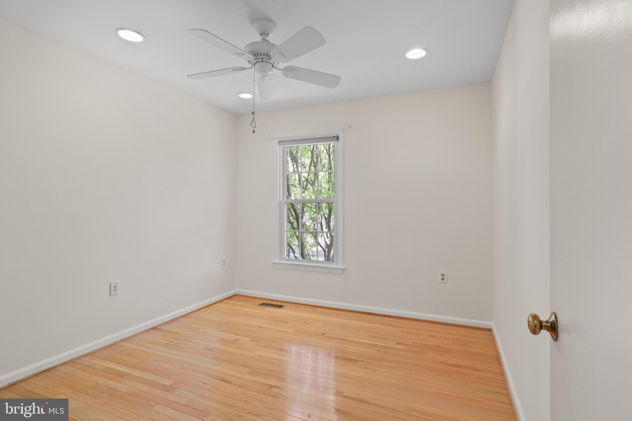 KINGSTON CHASE - Residential