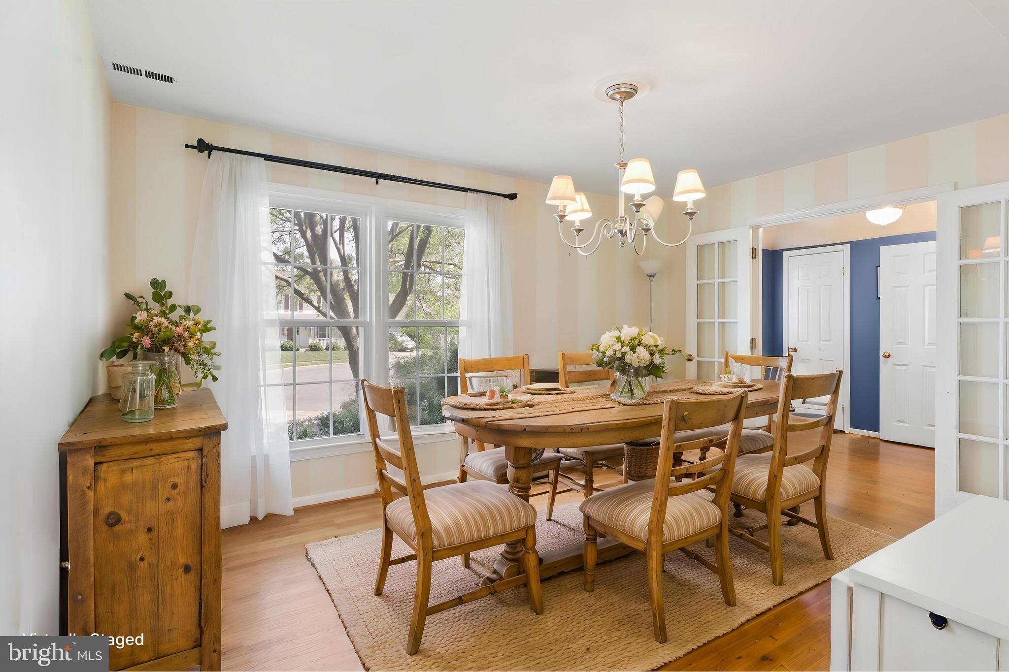 KINGSTON CHASE - Residential