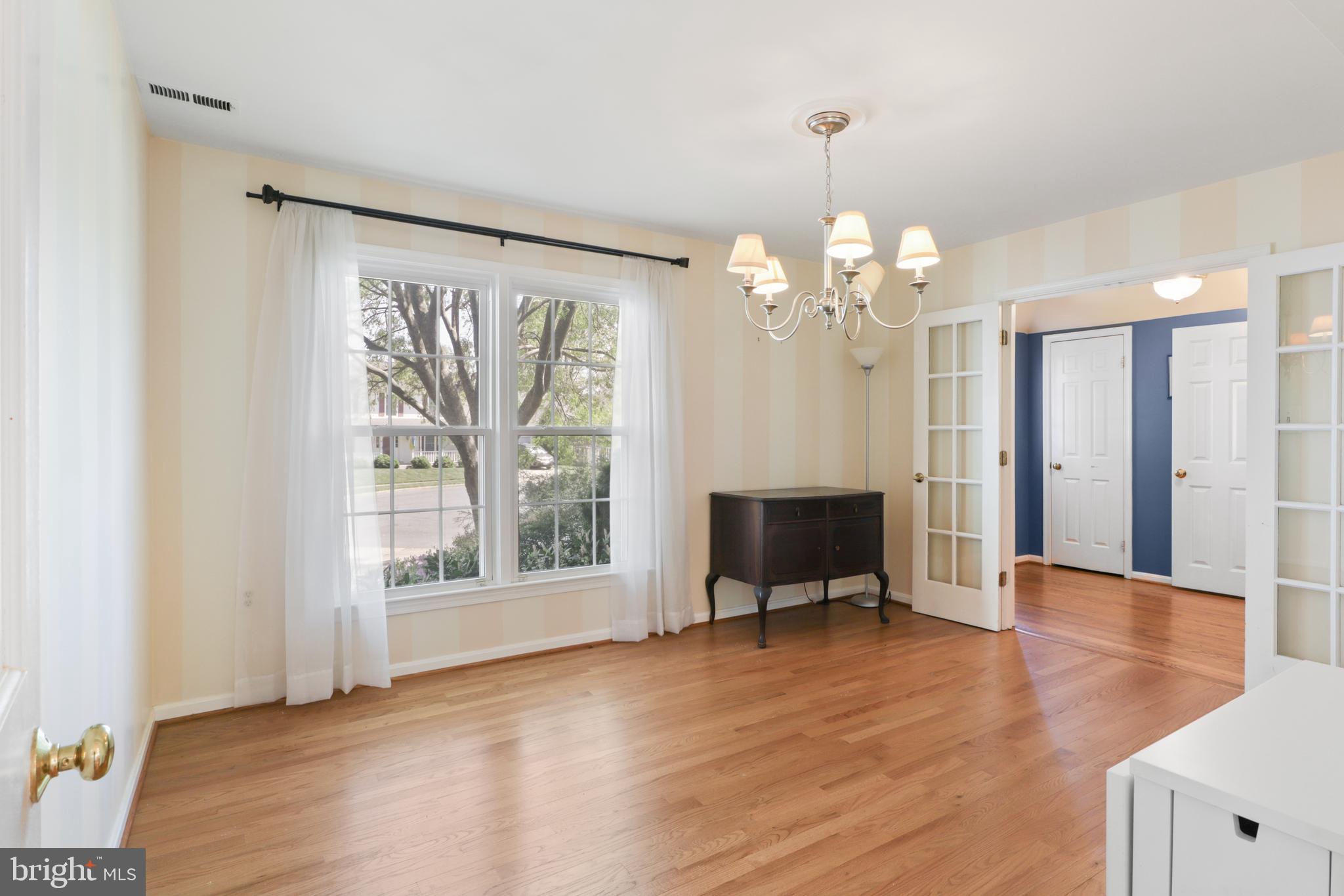 KINGSTON CHASE - Residential