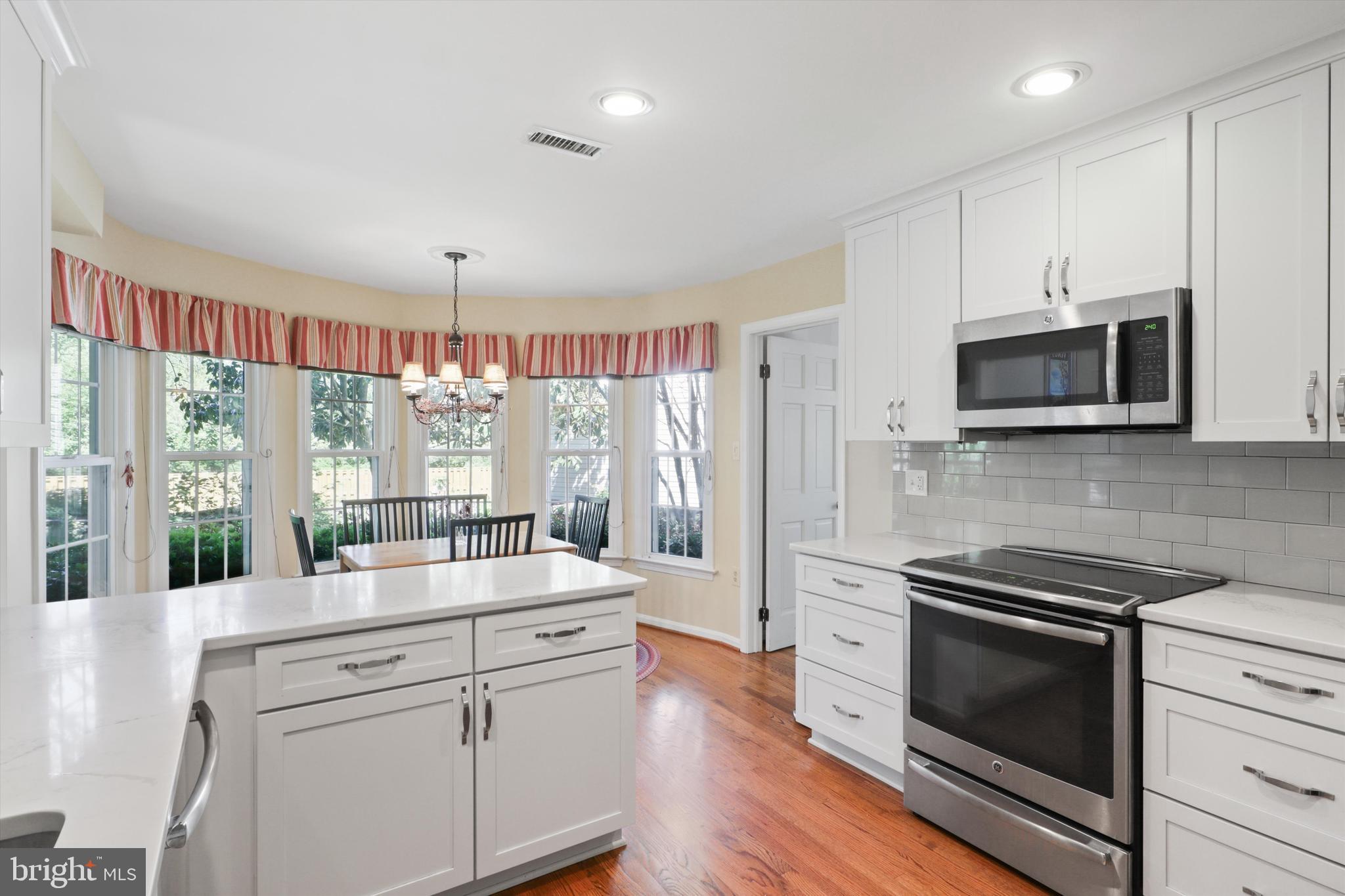 KINGSTON CHASE - Residential