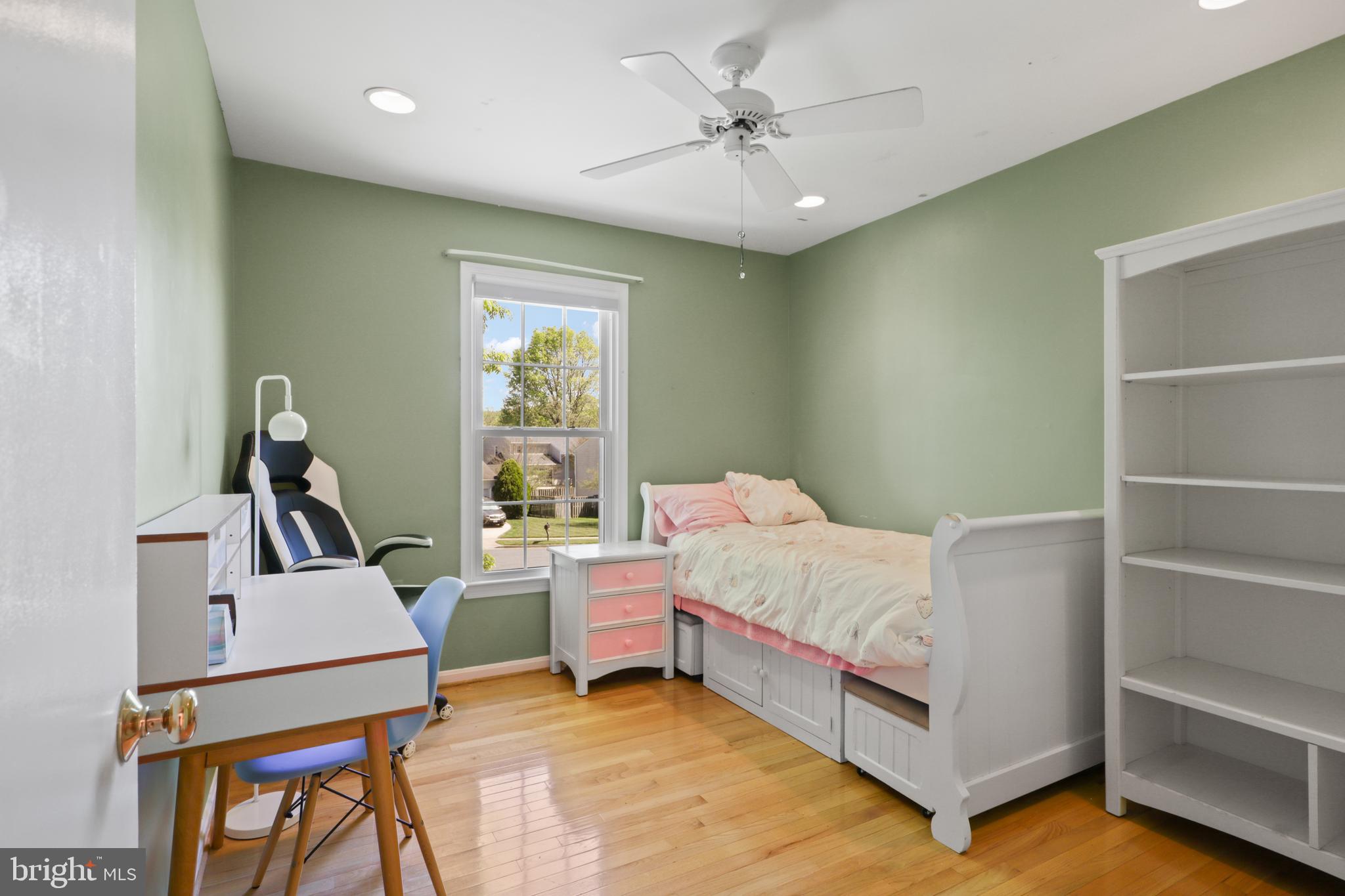 KINGSTON CHASE - Residential