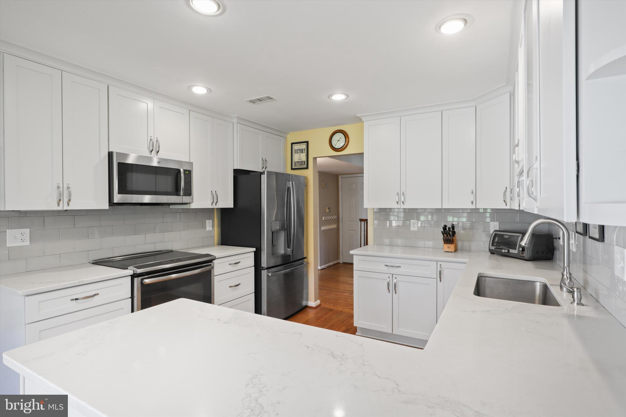 KINGSTON CHASE - Residential