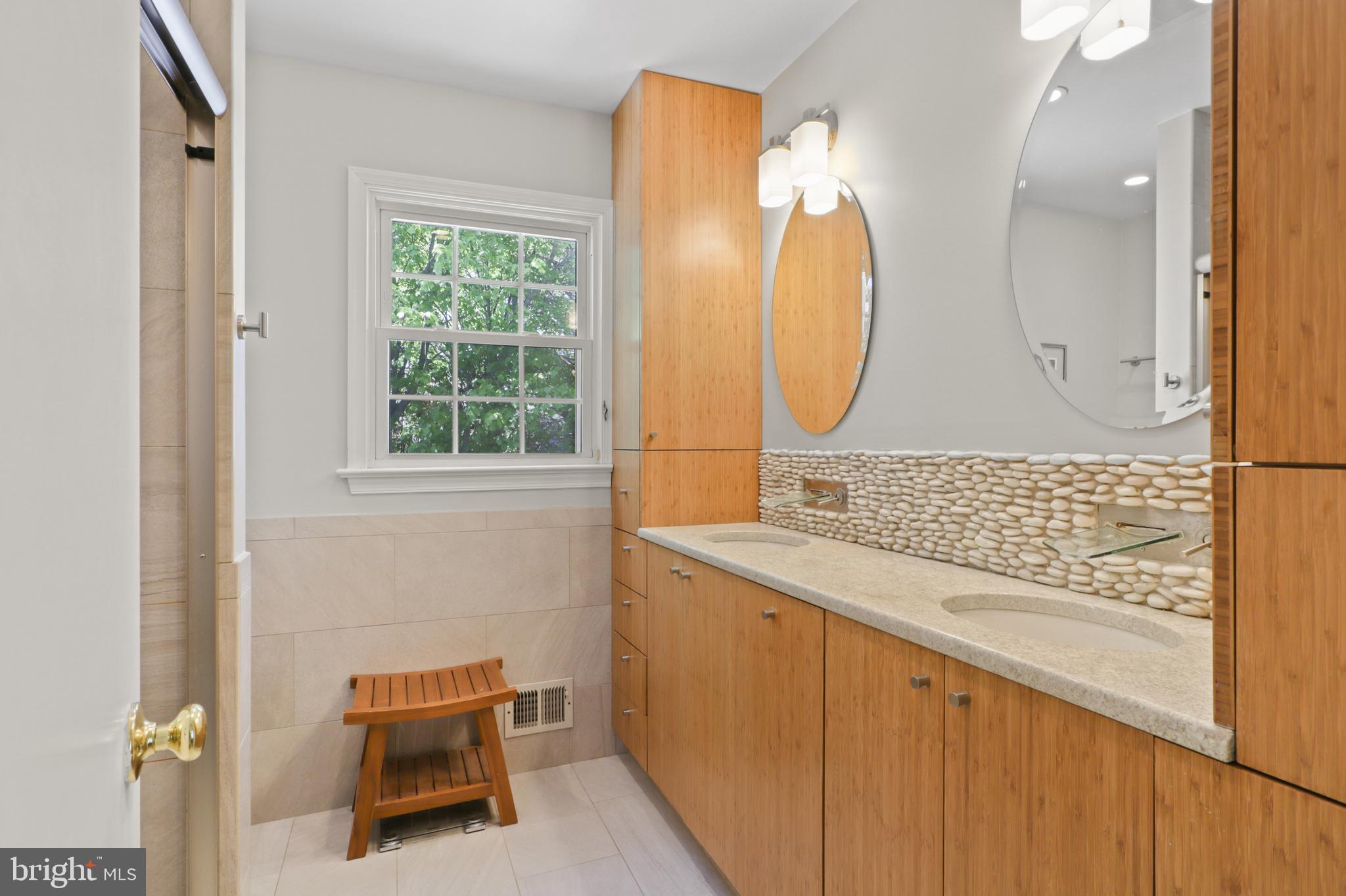 KINGSTON CHASE - Residential