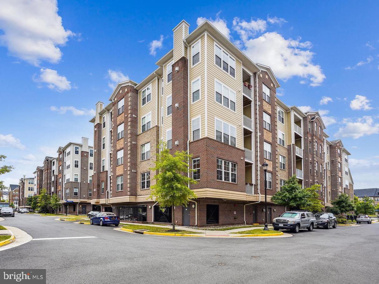 DISCOVERY SQUARE - Residential Lease