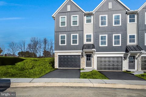 Townhouse For Sale - 18 Morgan Circle #006-01<br/> CARLISLE, PA 17013