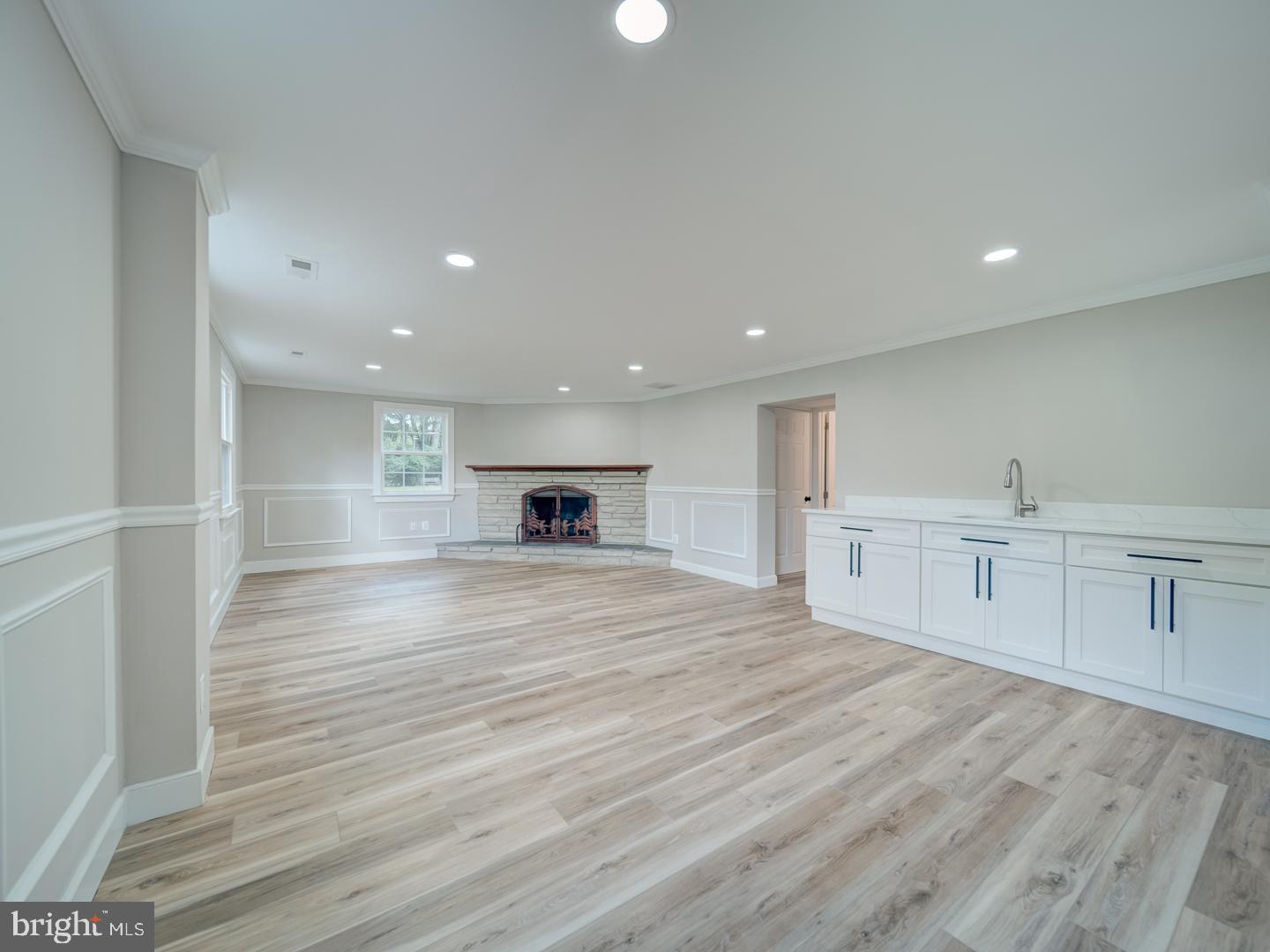 CLINTON ACRES - Residential