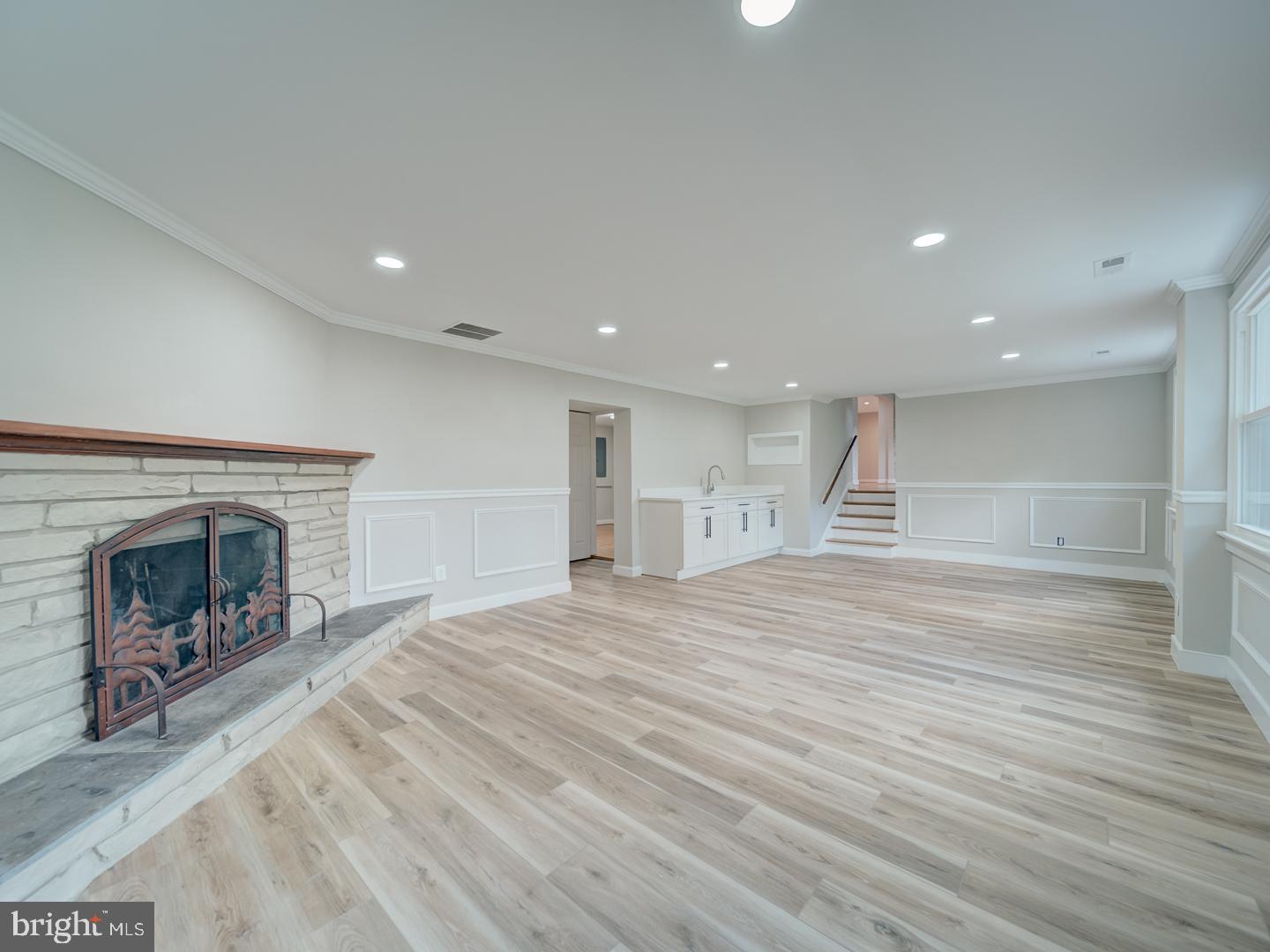 CLINTON ACRES - Residential