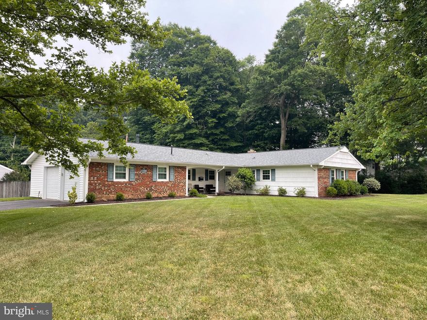 FANTASTIC RANCHER ON A HUGE LEVEL CORNER LOT IN YORKTOWN AT BELAIR**BEAUTIFUL EASY CARE FLOORS, UPDATED KITCHEN CABINETS, STAINLESS STEEL APPLIANCES & GRANITE COUNTERS**PREFER NO SMOKING & NO PETS, WILL CONSIDER CASE BY CASE THOUGH**
