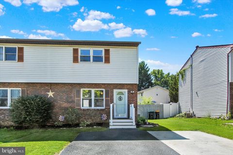 Townhouse For Sale - 103 Edward Street<br/> HANOVER, PA 17331