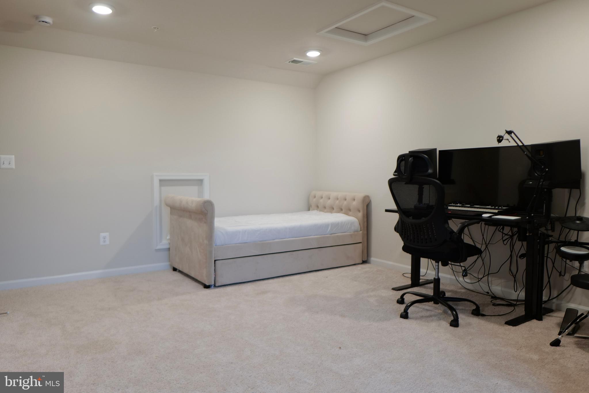 VISTA GARDENS - Residential