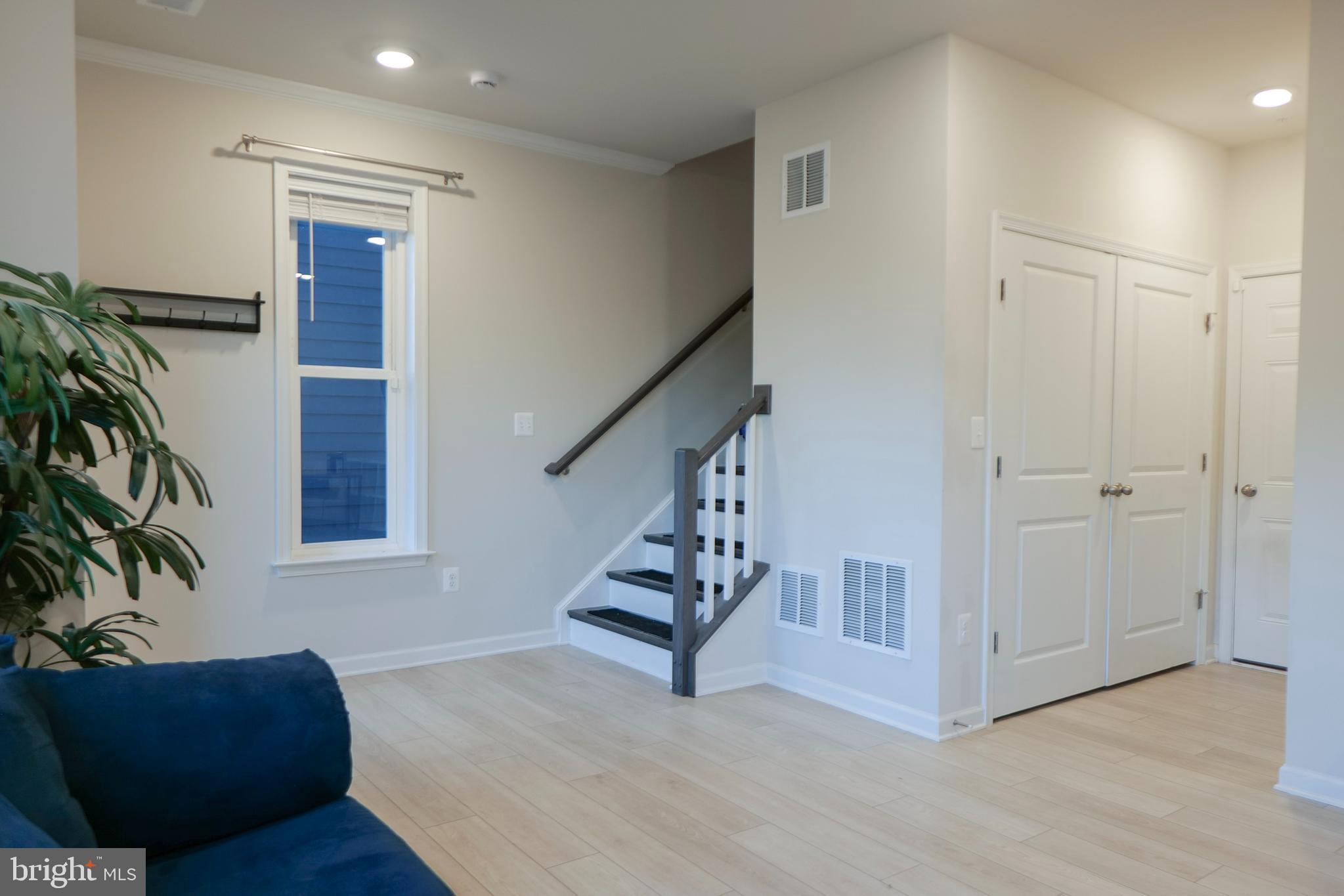 VISTA GARDENS - Residential