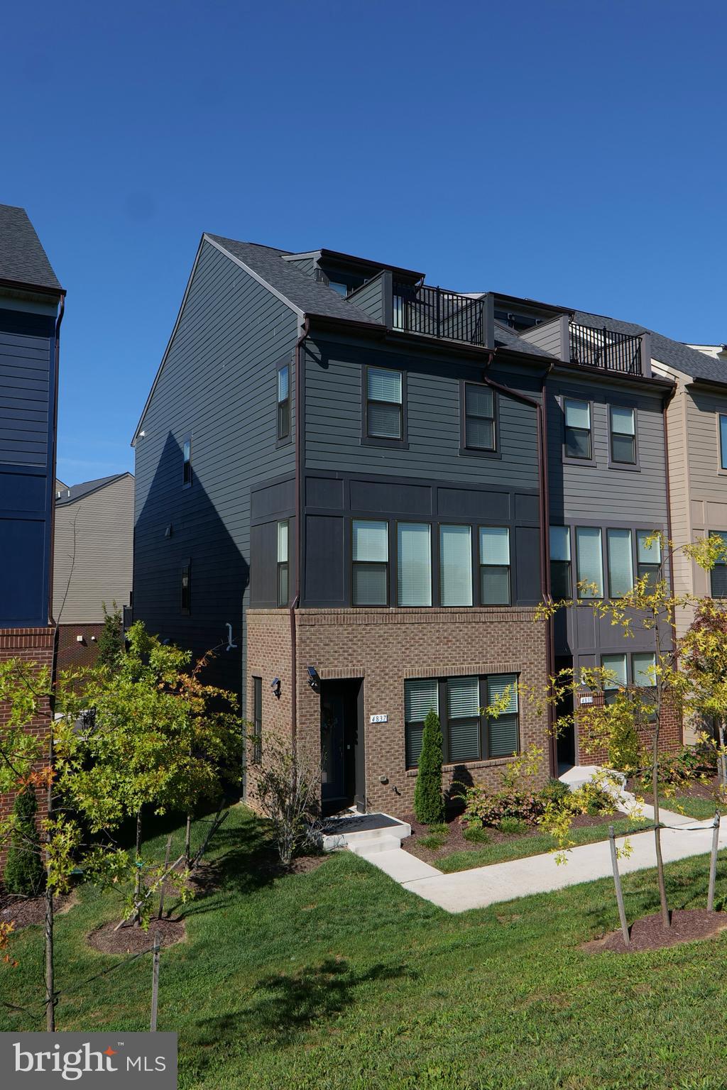 VISTA GARDENS - Residential