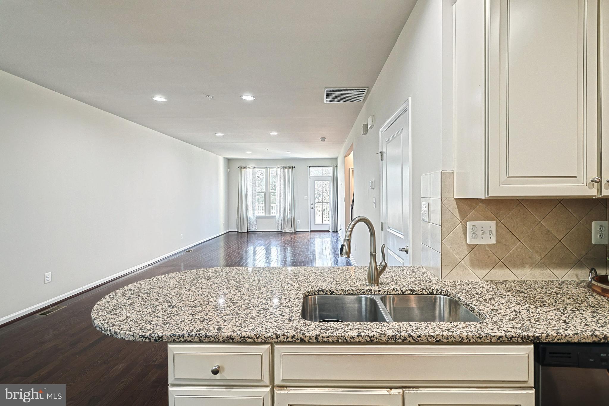 REGENTS GLEN VILLAS - Residential