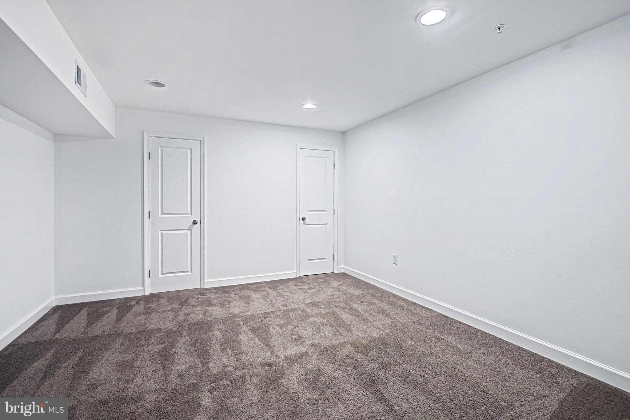 REGENTS GLEN VILLAS - Residential
