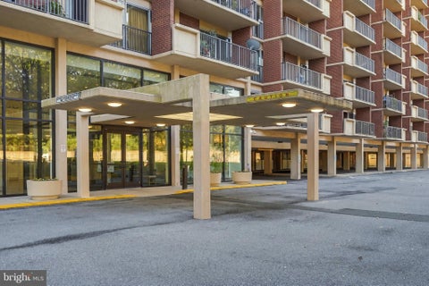 Photo of 1300 Army Navy Drive #805, ARLINGTON, VA 22202 (MLS # VAAR2081212)