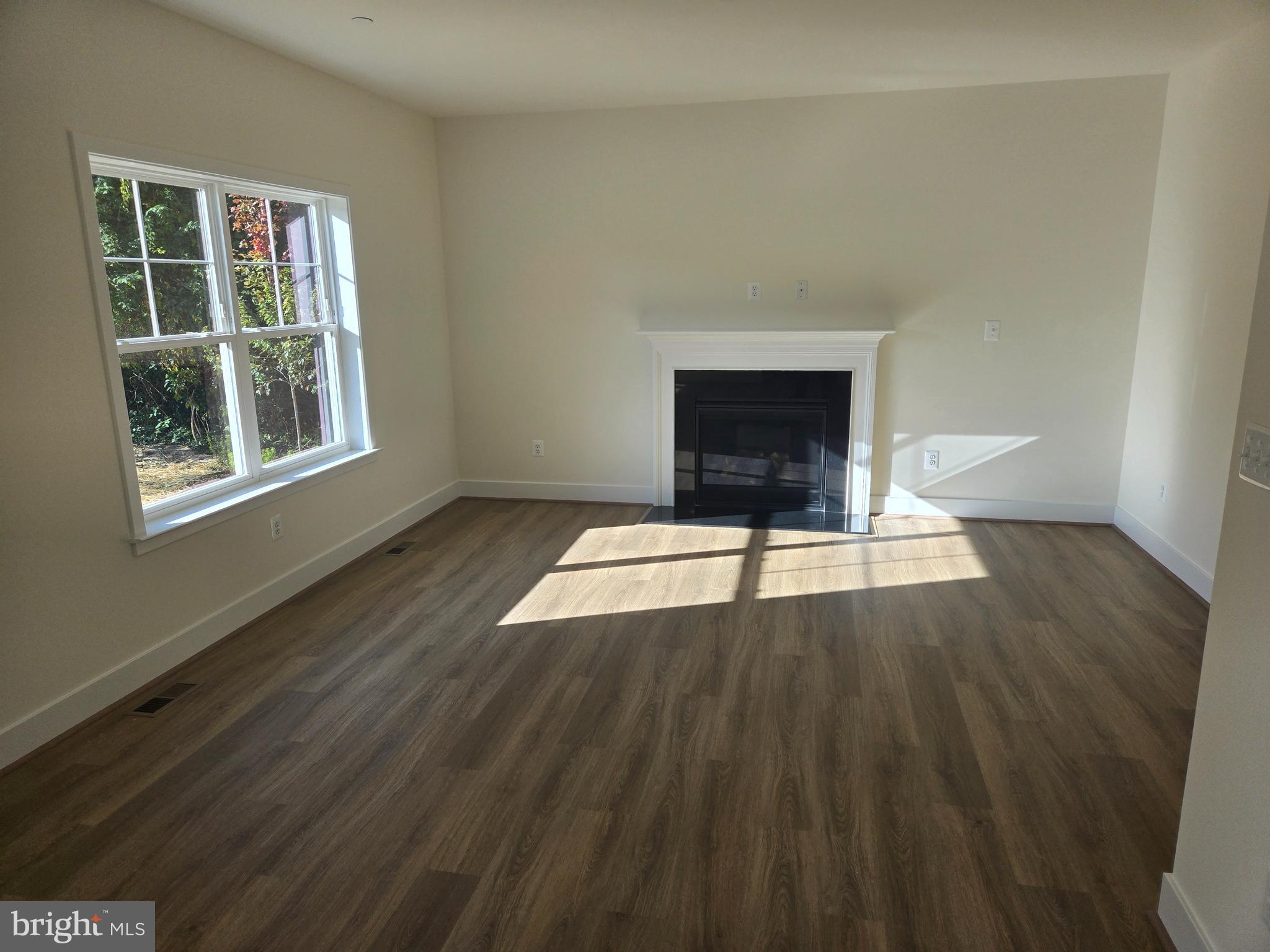 POWHATAN BEACH - Residential