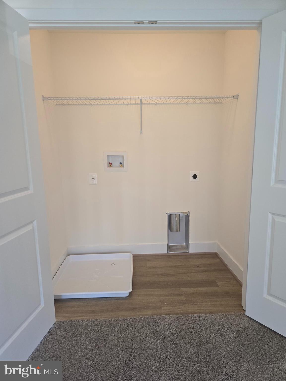 POWHATAN BEACH - Residential