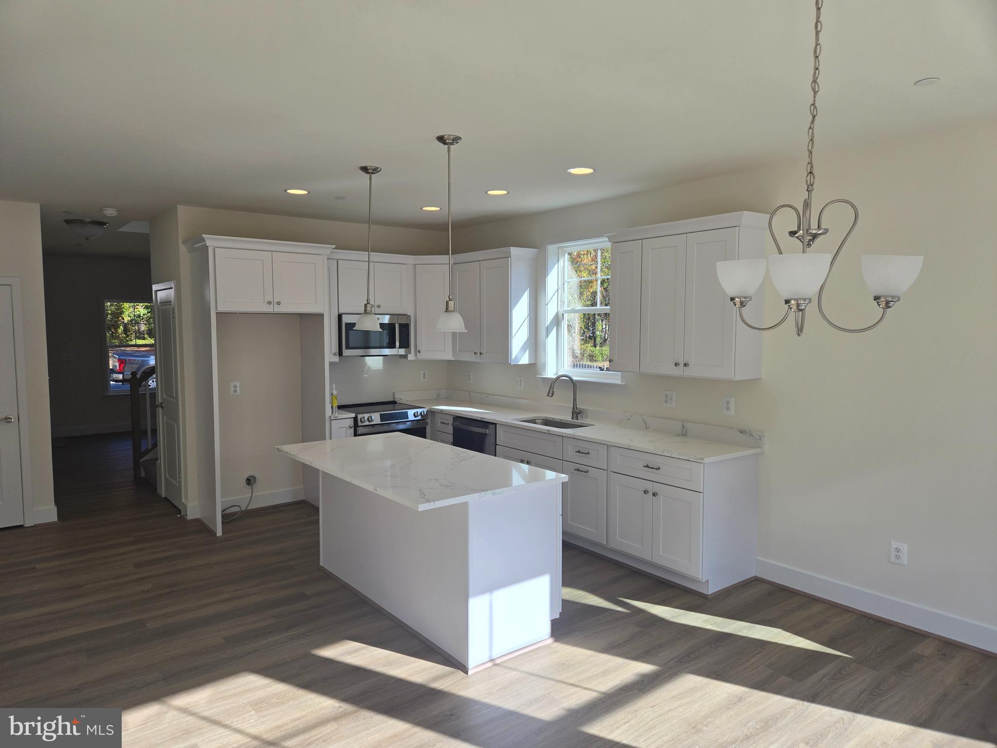 POWHATAN BEACH - Residential