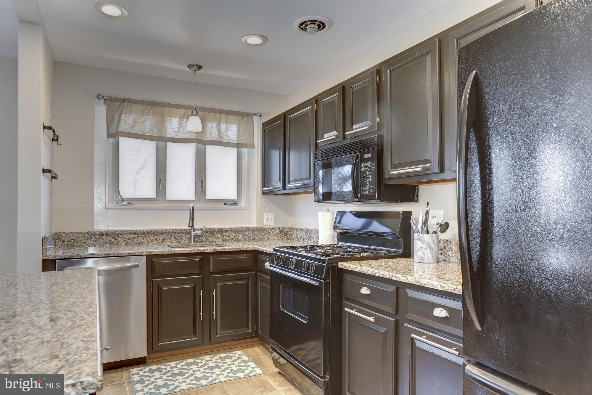 PARKSIDE CONDOMINIUMS - Residential Lease