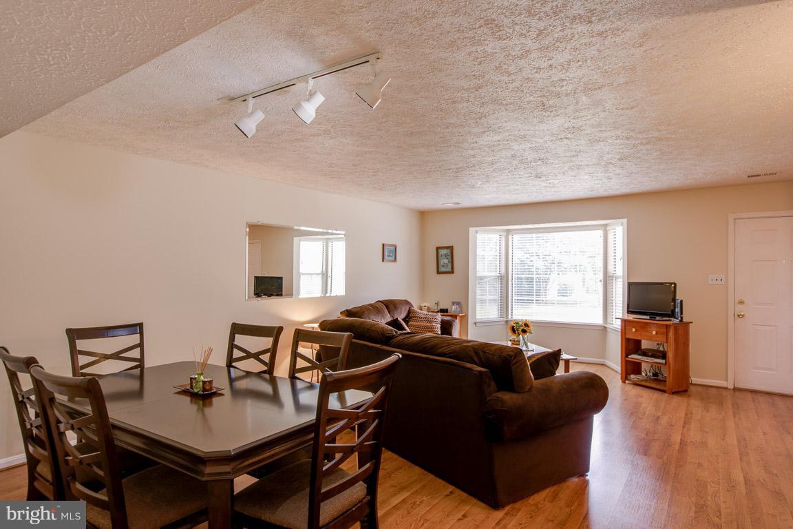 ST CHARLES SUB - HAMPSHIRE - Residential