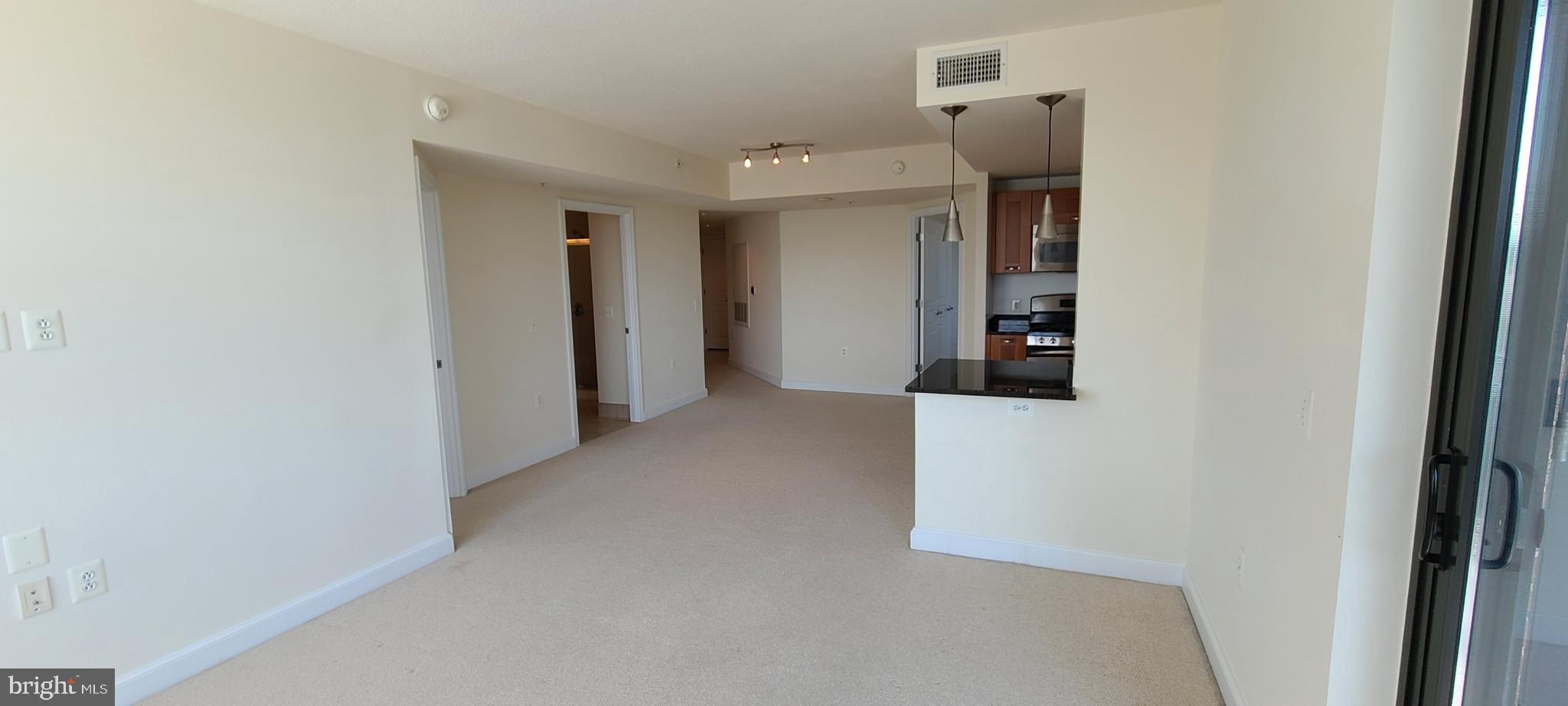 MIDTOWN ALEXANDRIA STATION CONDOMINIUM - Residential Lease