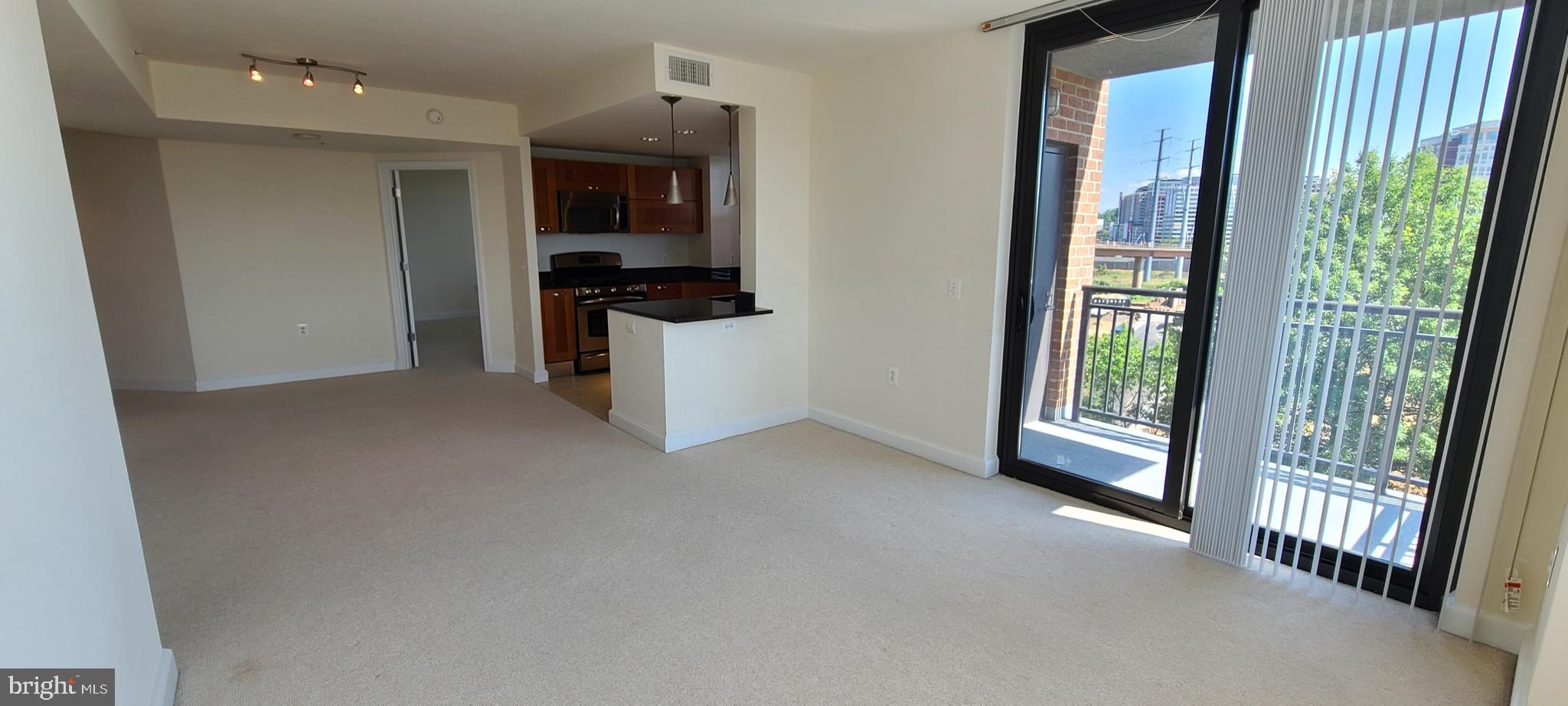 MIDTOWN ALEXANDRIA STATION CONDOMINIUM - Residential Lease