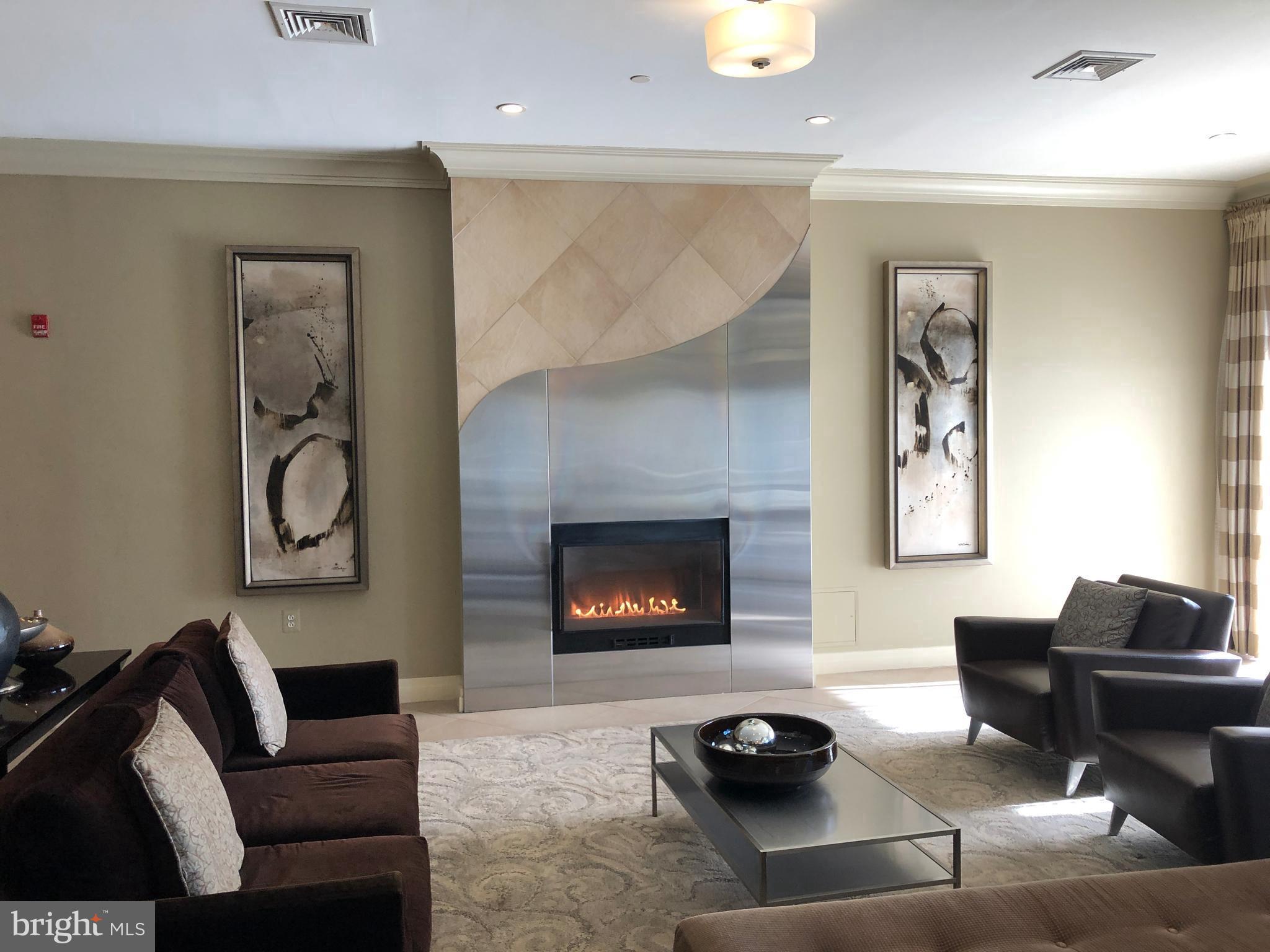 MIDTOWN ALEXANDRIA STATION CONDOMINIUM - Residential Lease