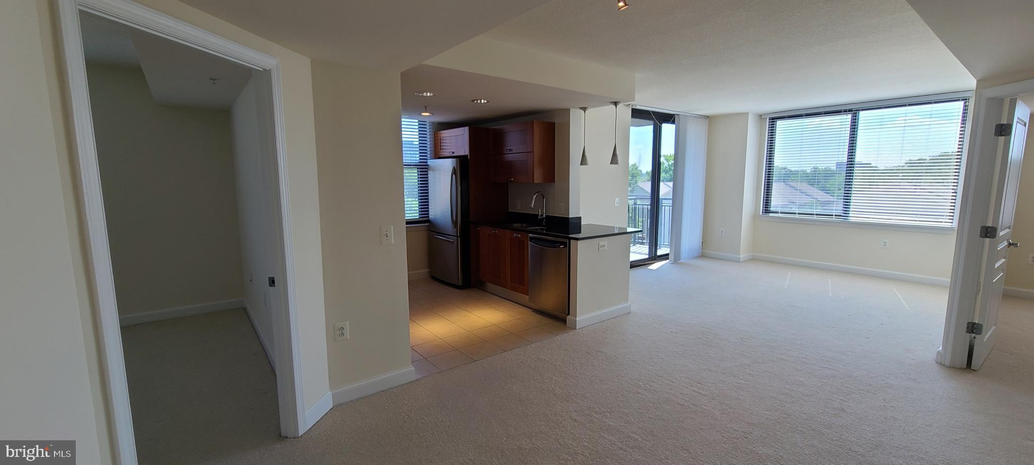 MIDTOWN ALEXANDRIA STATION CONDOMINIUM - Residential Lease