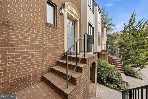 Photo of 1414 12th Street N #1414A, ARLINGTON, VA 22209 (MLS # VAAR2079736)