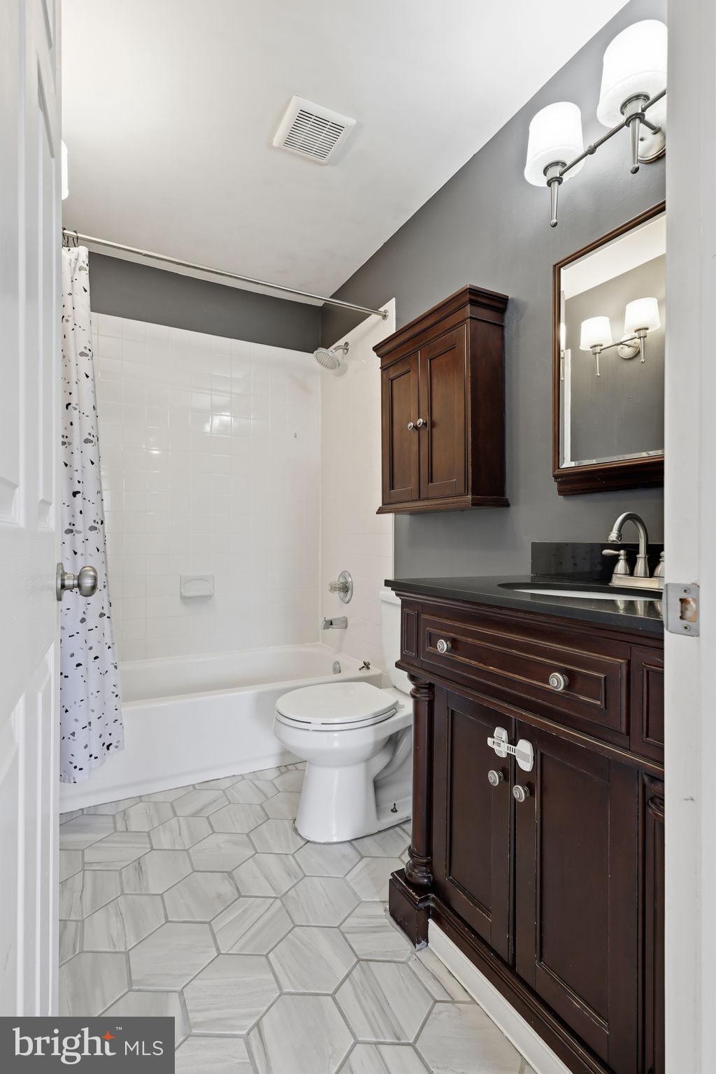 BULL RUN CONDO - Residential