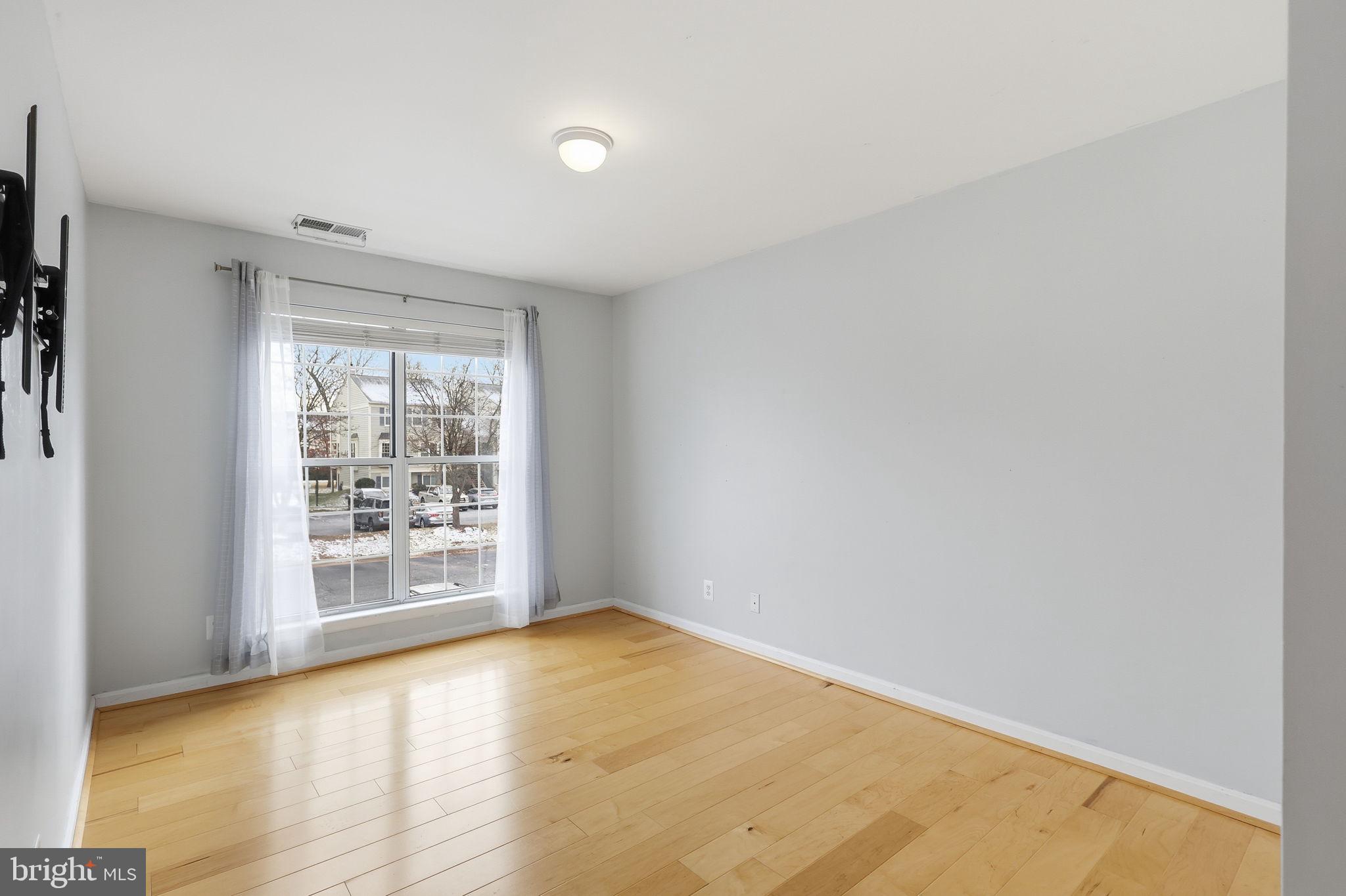 BULL RUN CONDO - Residential