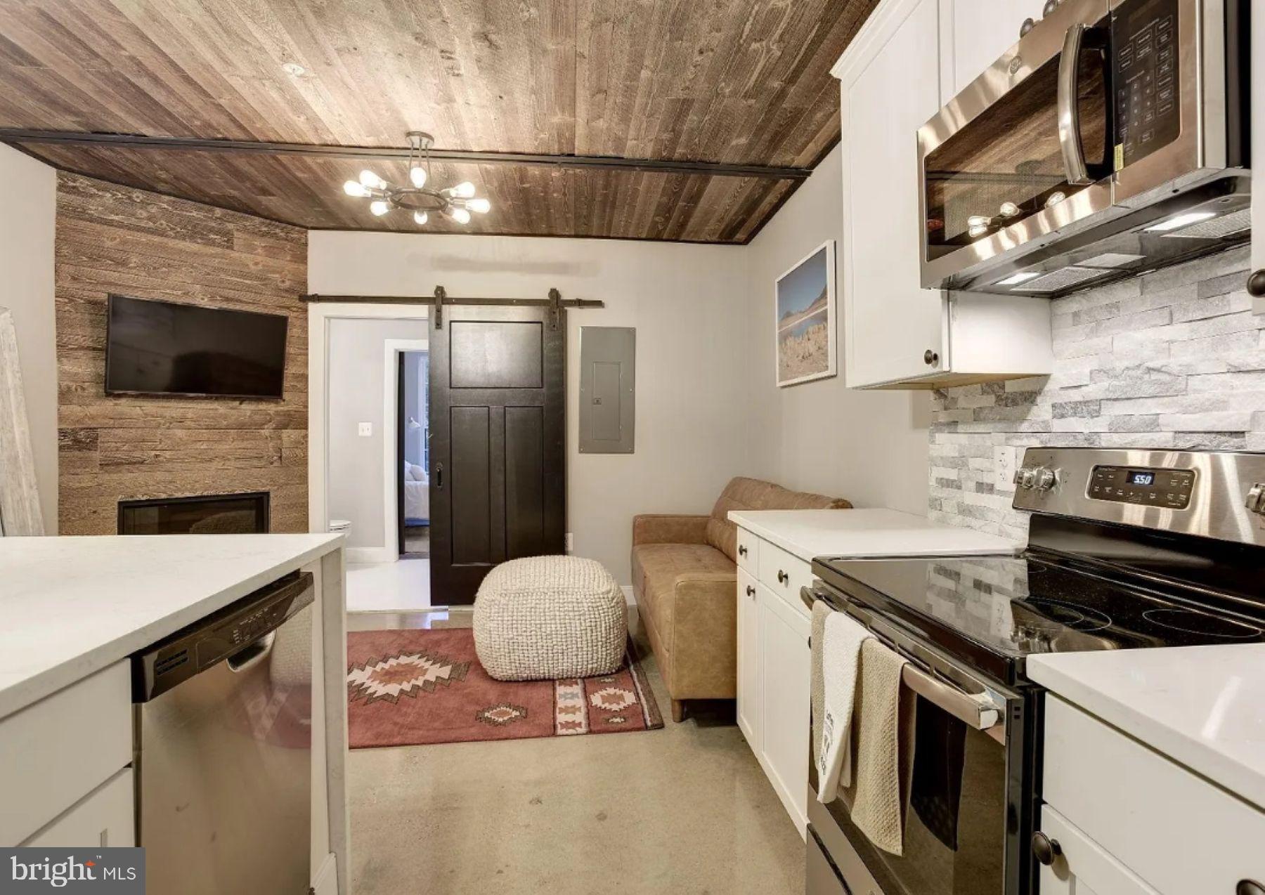12 W MONTGOMERY STREET W 206