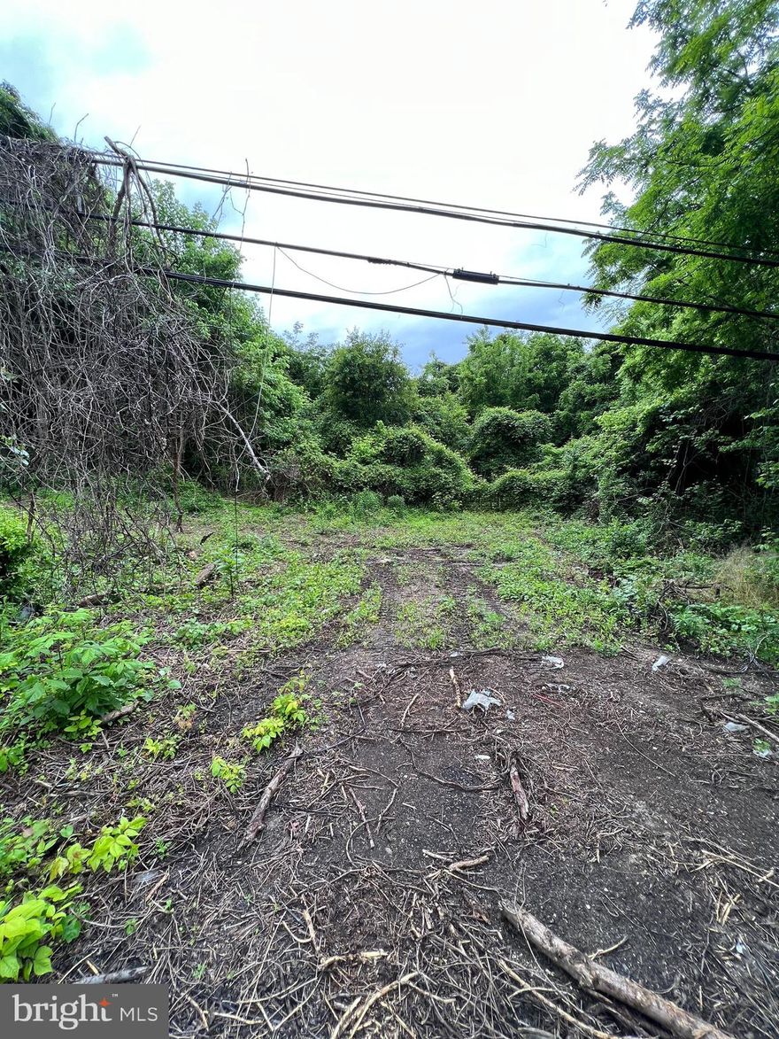 Wonderful lot in prime location of upper Marlboro/ Bowie corridor on 301 . This lot has endless possibilities. Conveniently located with access to 301, central avenue and 495.  SELLER PREFERS TRUSTED TITLE GROUP. SELLER DOES NOT PREFER A SPLIT CLOSING.