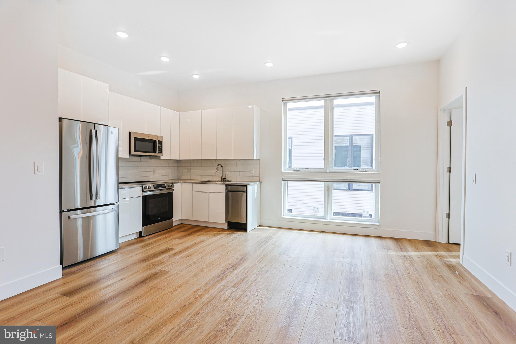 QUEEN VILLAGE - Residential Lease