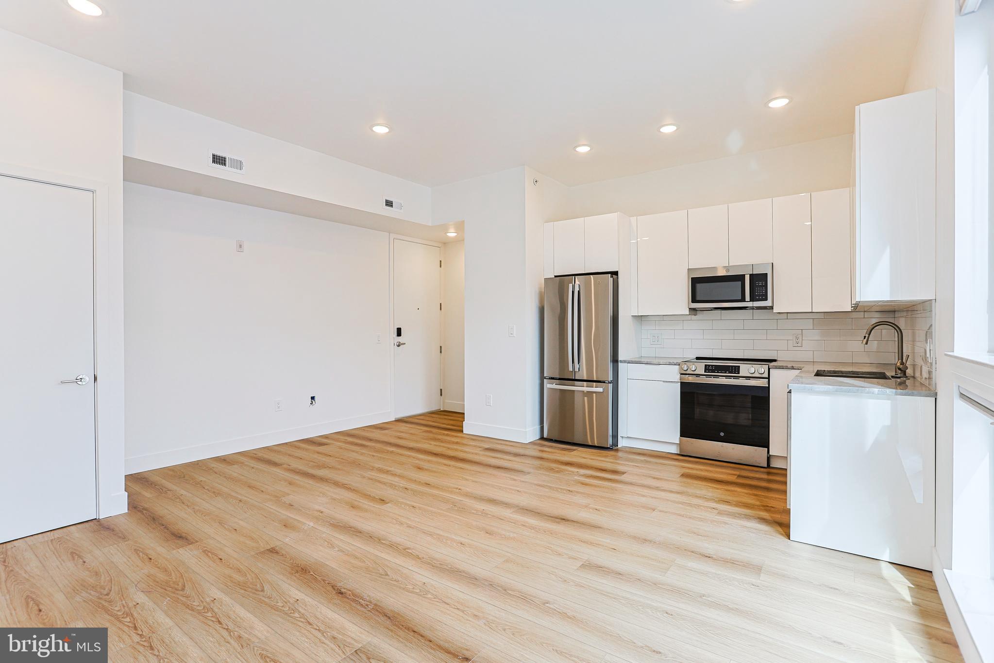 QUEEN VILLAGE - Residential Lease