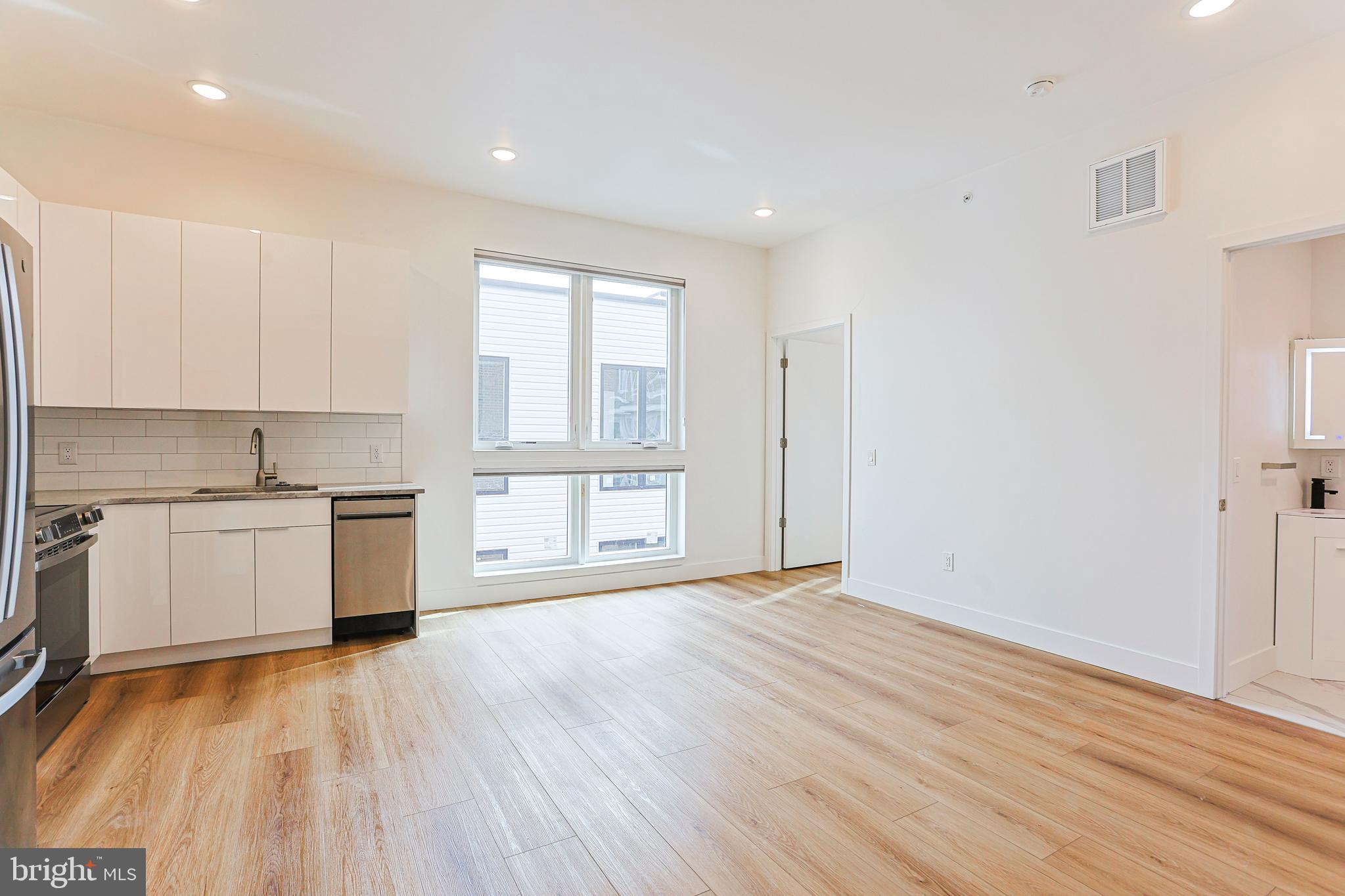 QUEEN VILLAGE - Residential Lease