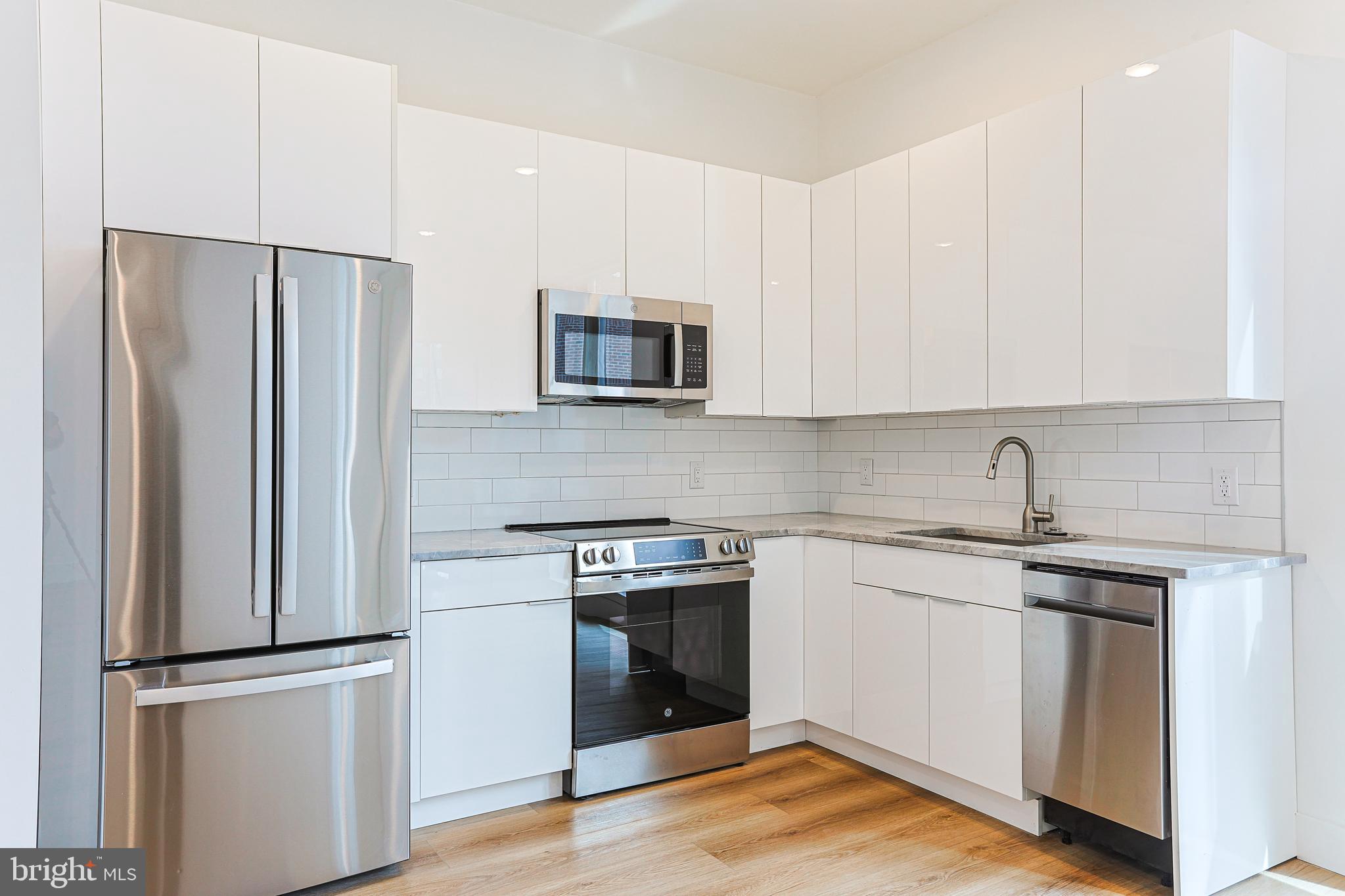 QUEEN VILLAGE - Residential Lease