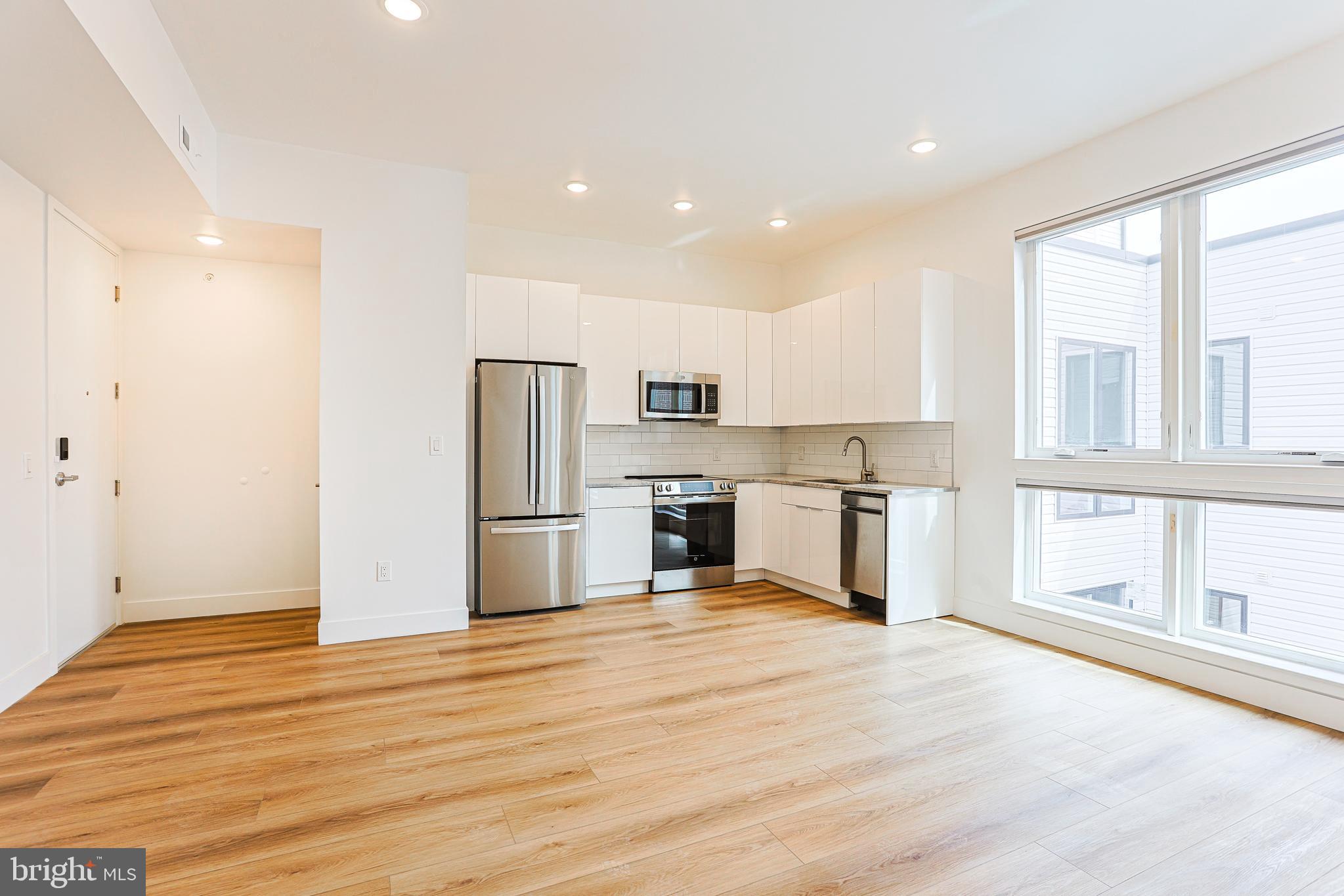 QUEEN VILLAGE - Residential Lease