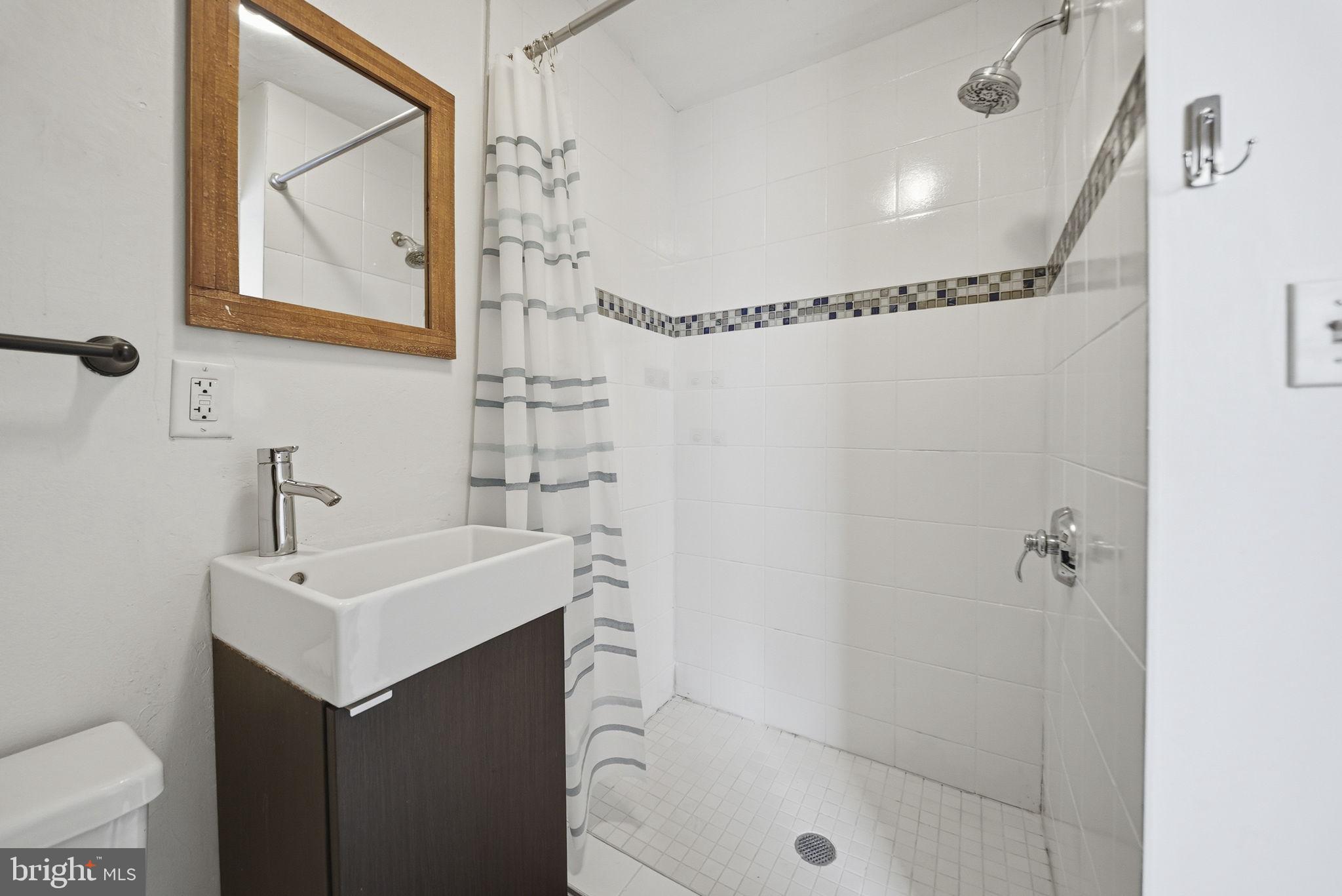 EAST FALLS - Residential