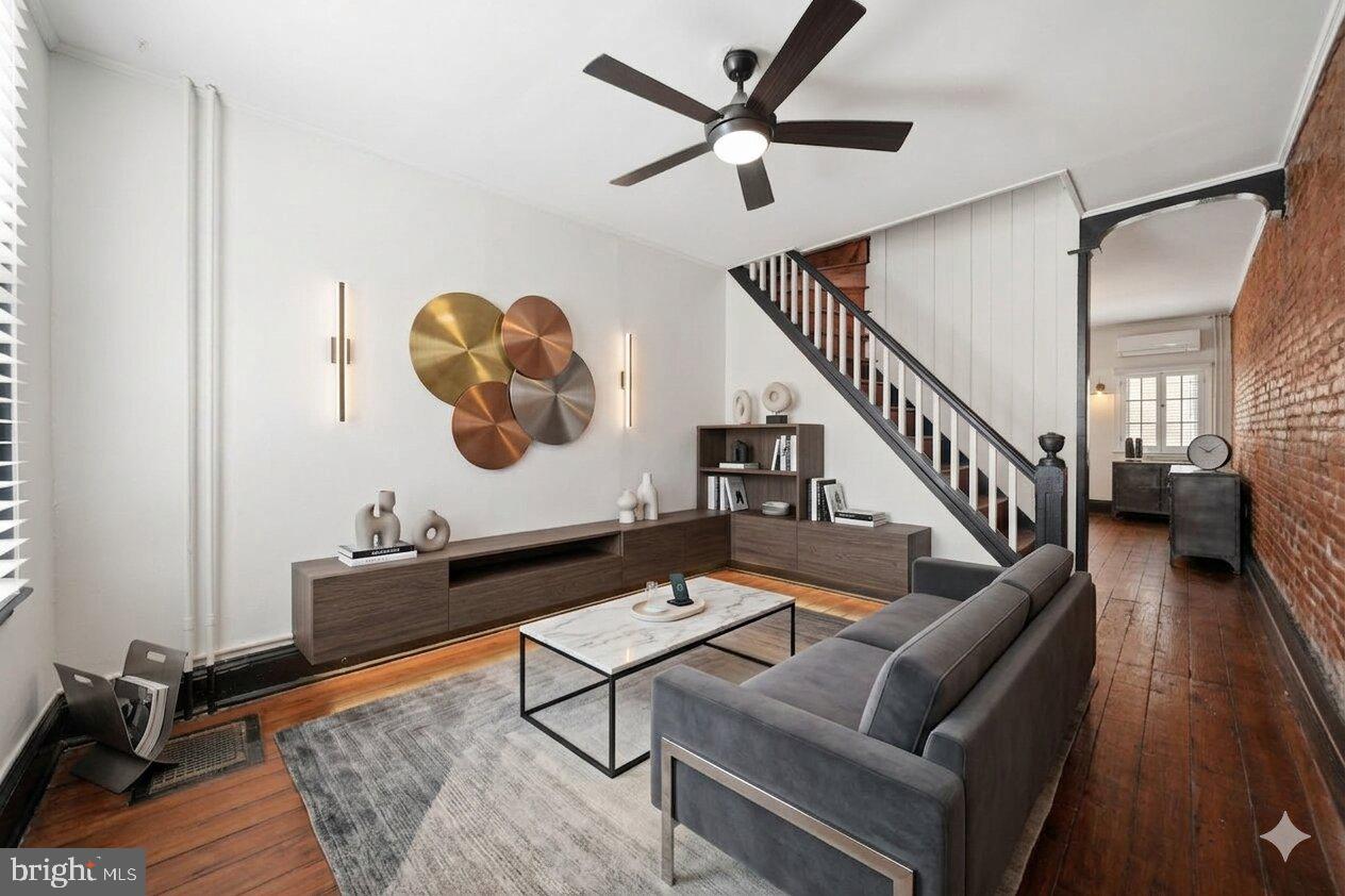 EAST FALLS - Residential