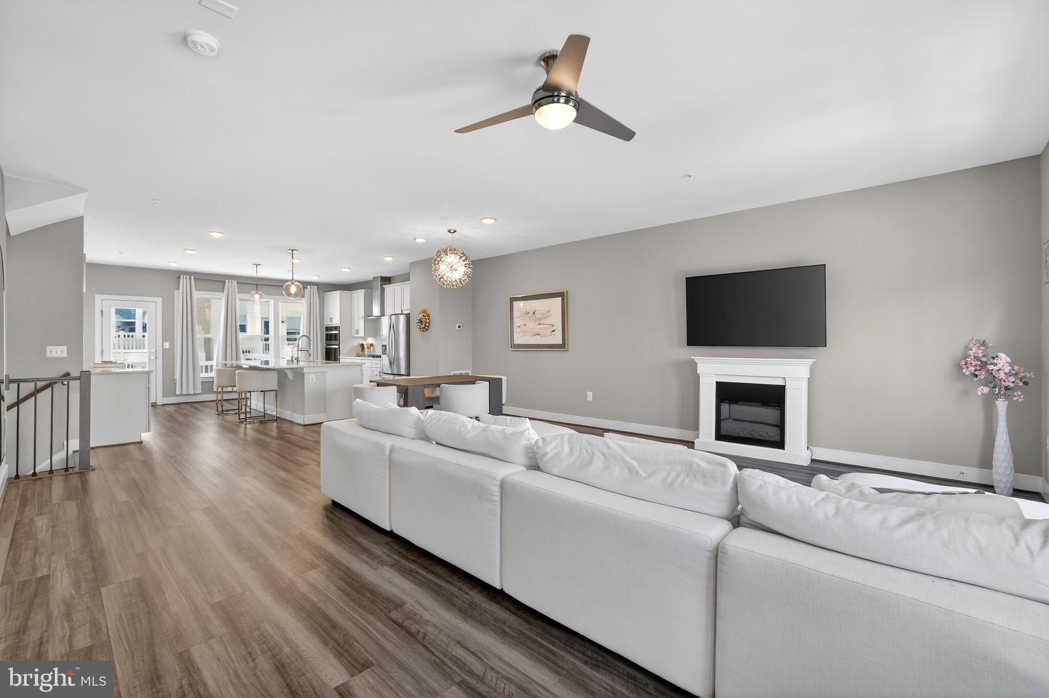 CENTURY ROW - Residential