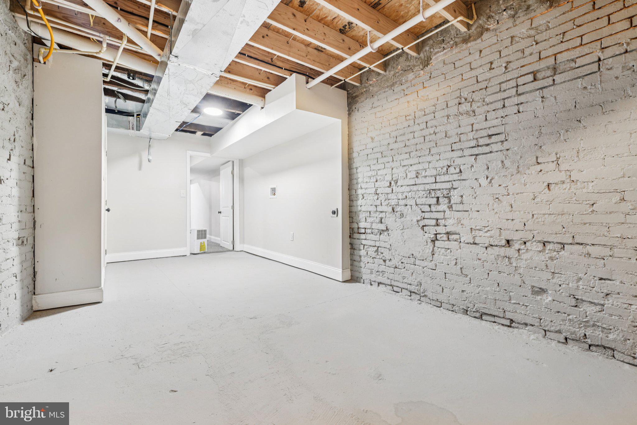 BROADWAY EAST - Residential