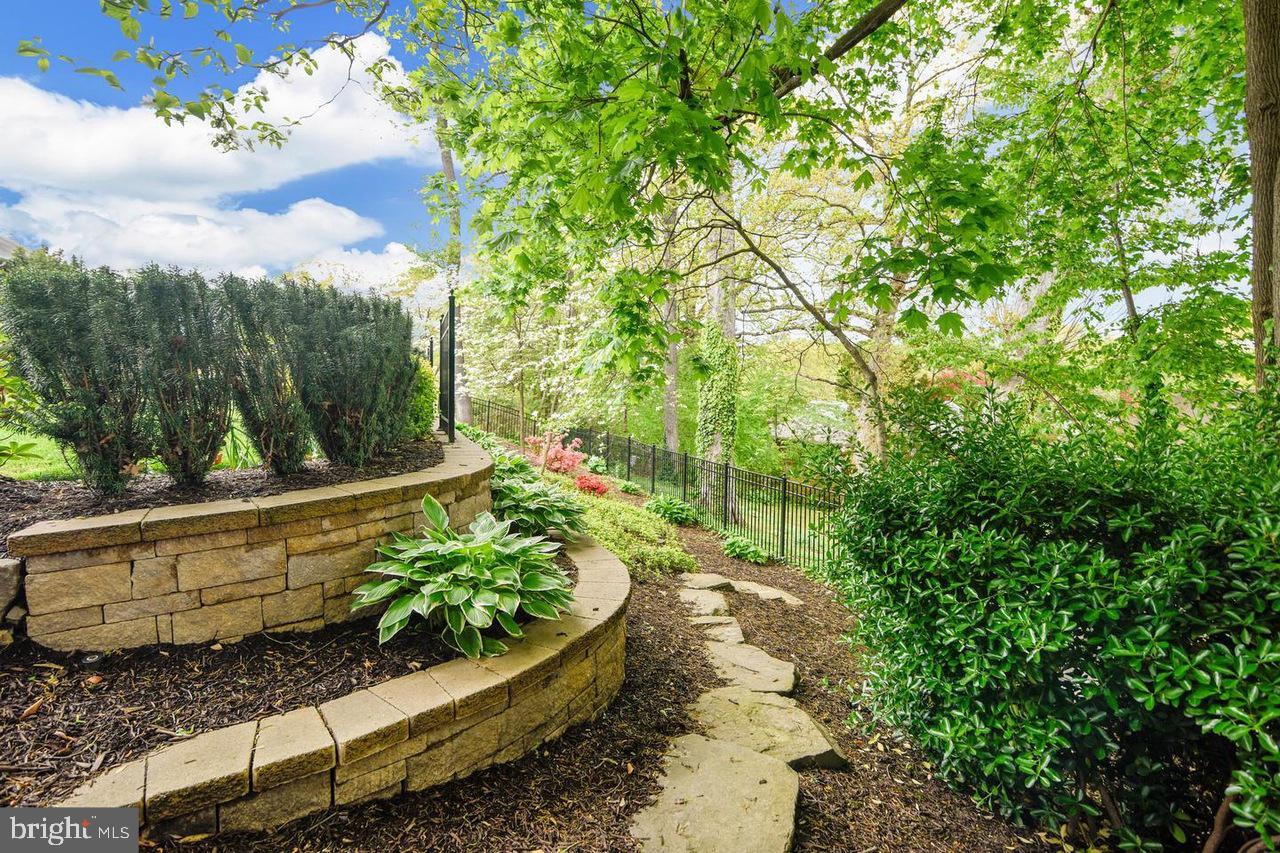 BROYHILL FOREST - Residential Lease