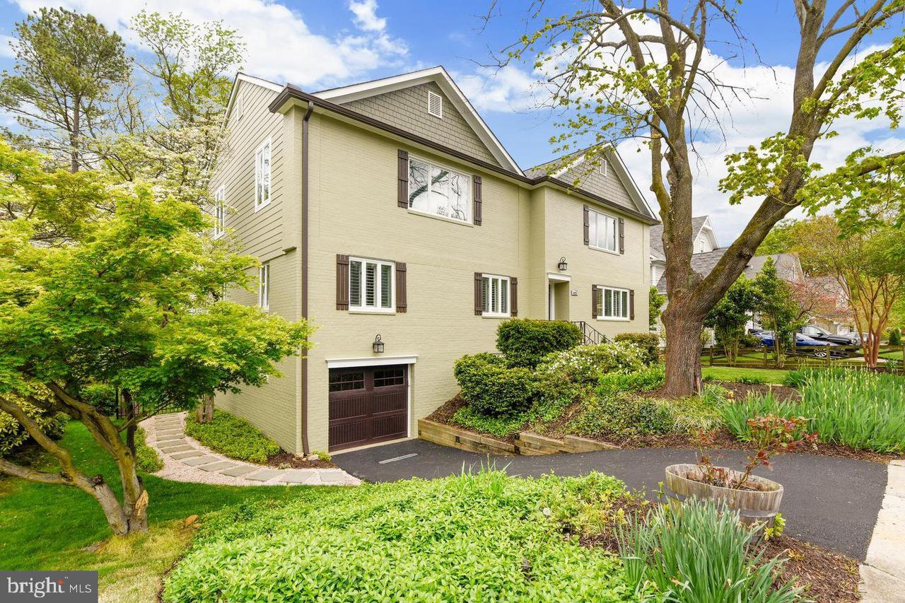 BROYHILL FOREST - Residential Lease