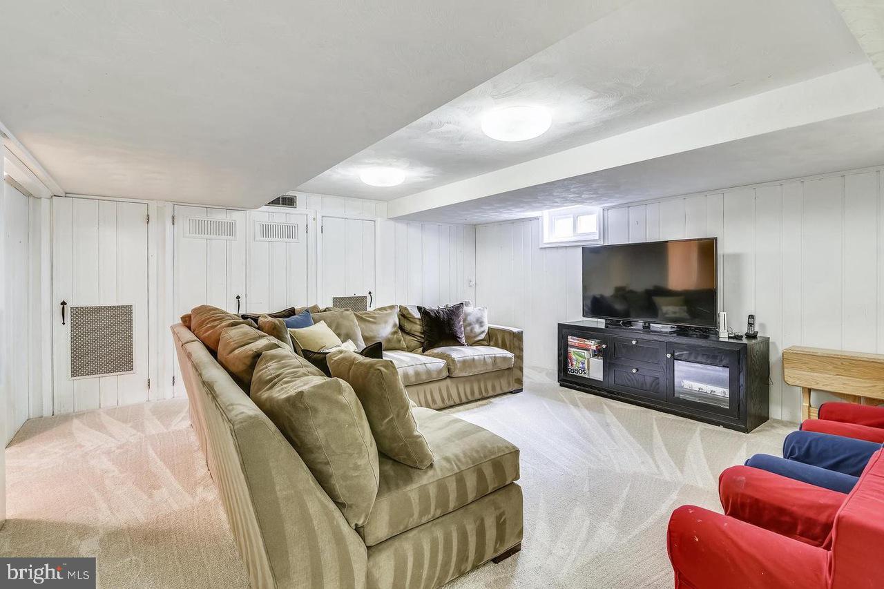 BROYHILL FOREST - Residential Lease