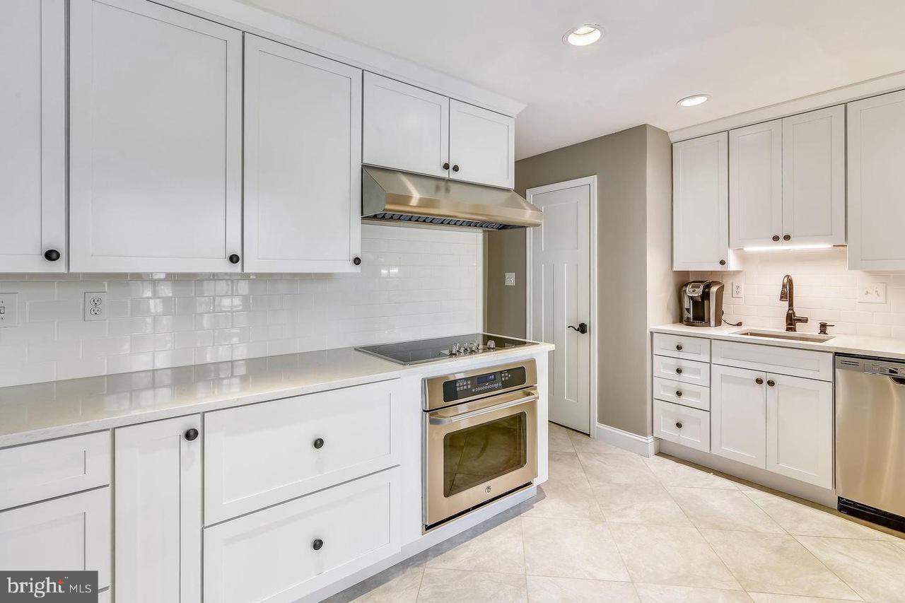 BROYHILL FOREST - Residential Lease