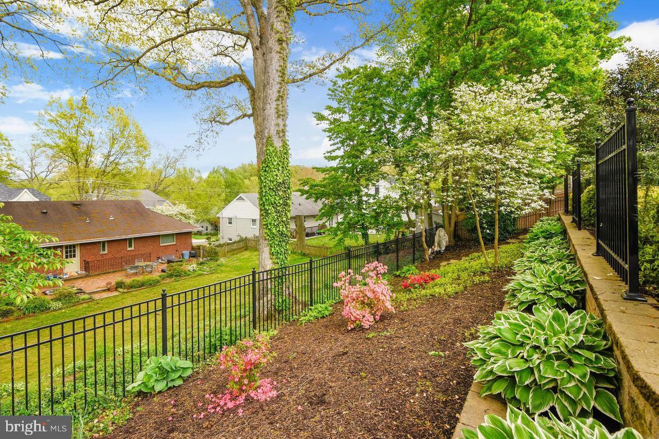 BROYHILL FOREST - Residential Lease