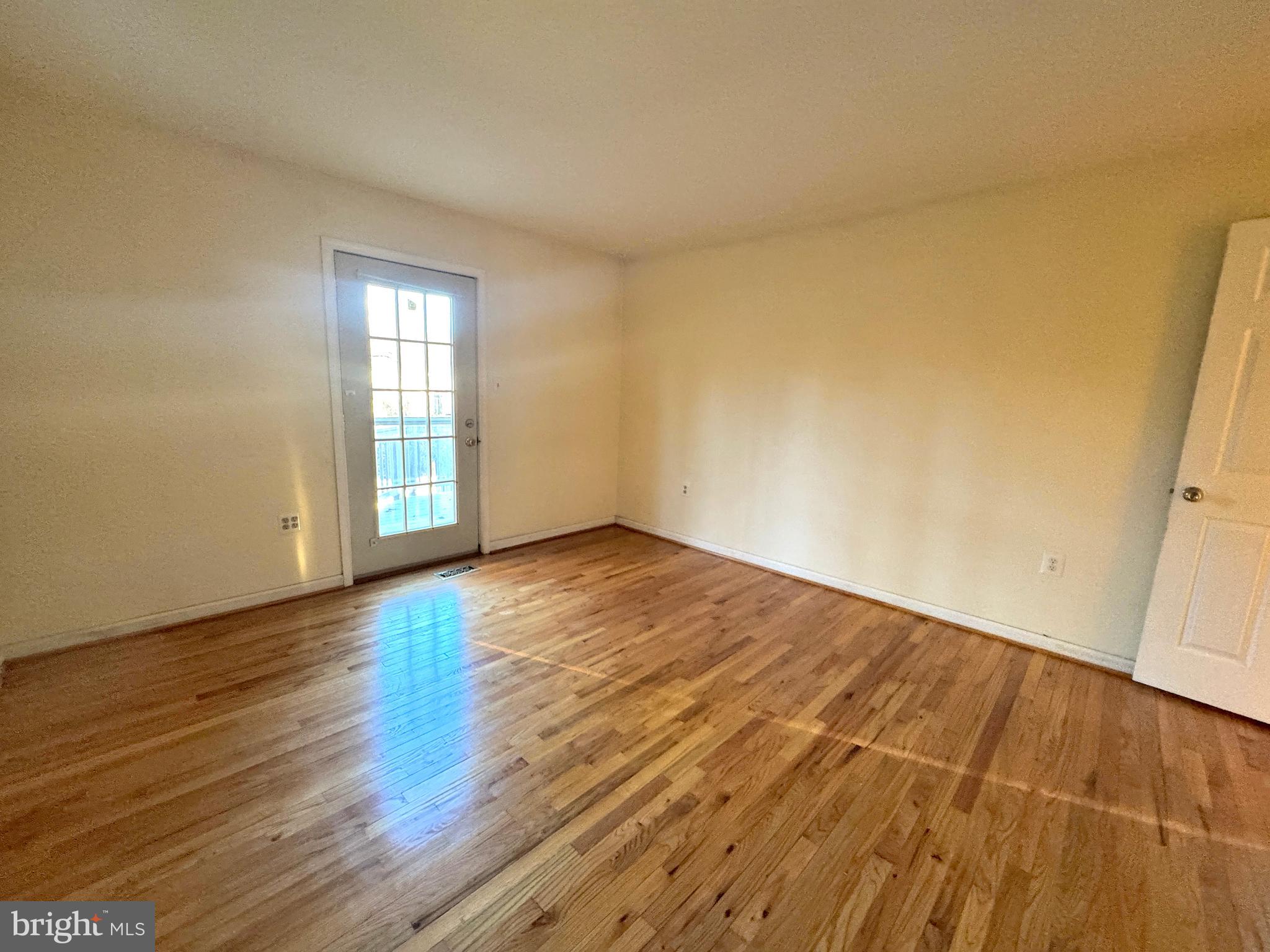 TOWNES OF MOOREFIELD - Residential Lease